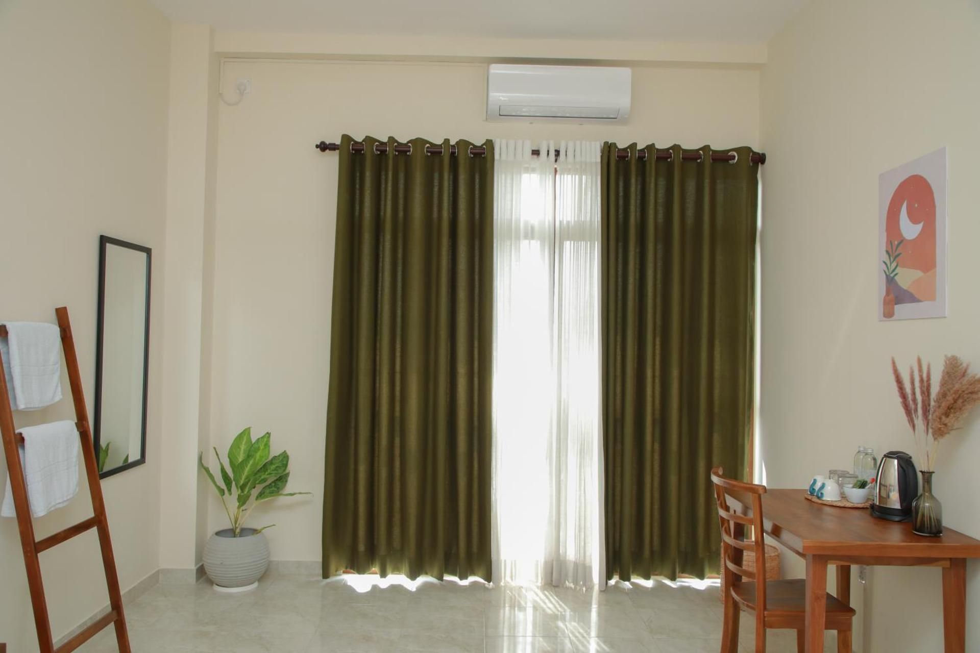 Queen Room with Shared Bathroom