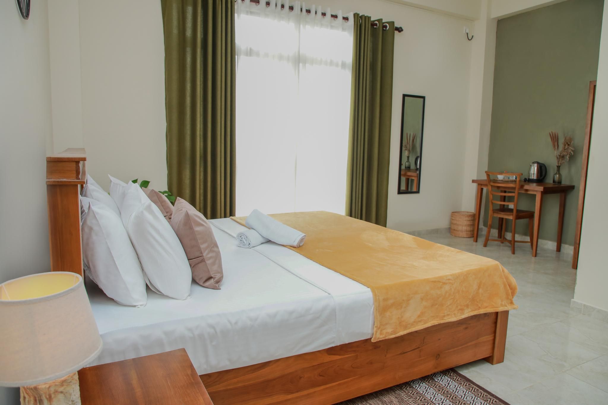 Moon & Back Standard Room