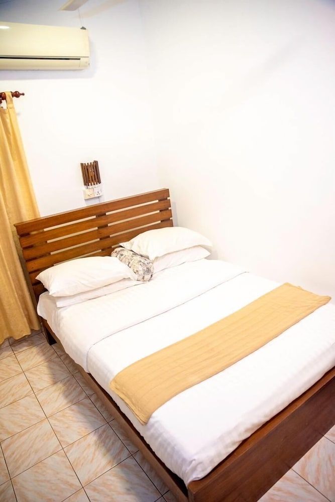Cara Galle Fort Double Room With Shared Bathroom 6