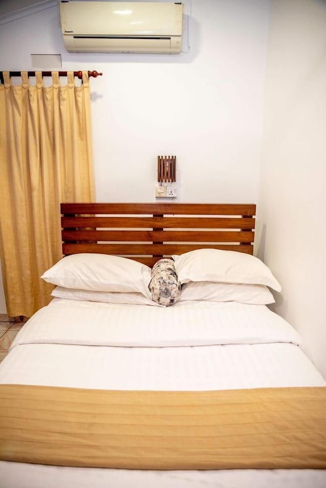 Cara Galle Fort Double Room With Shared Bathroom 2