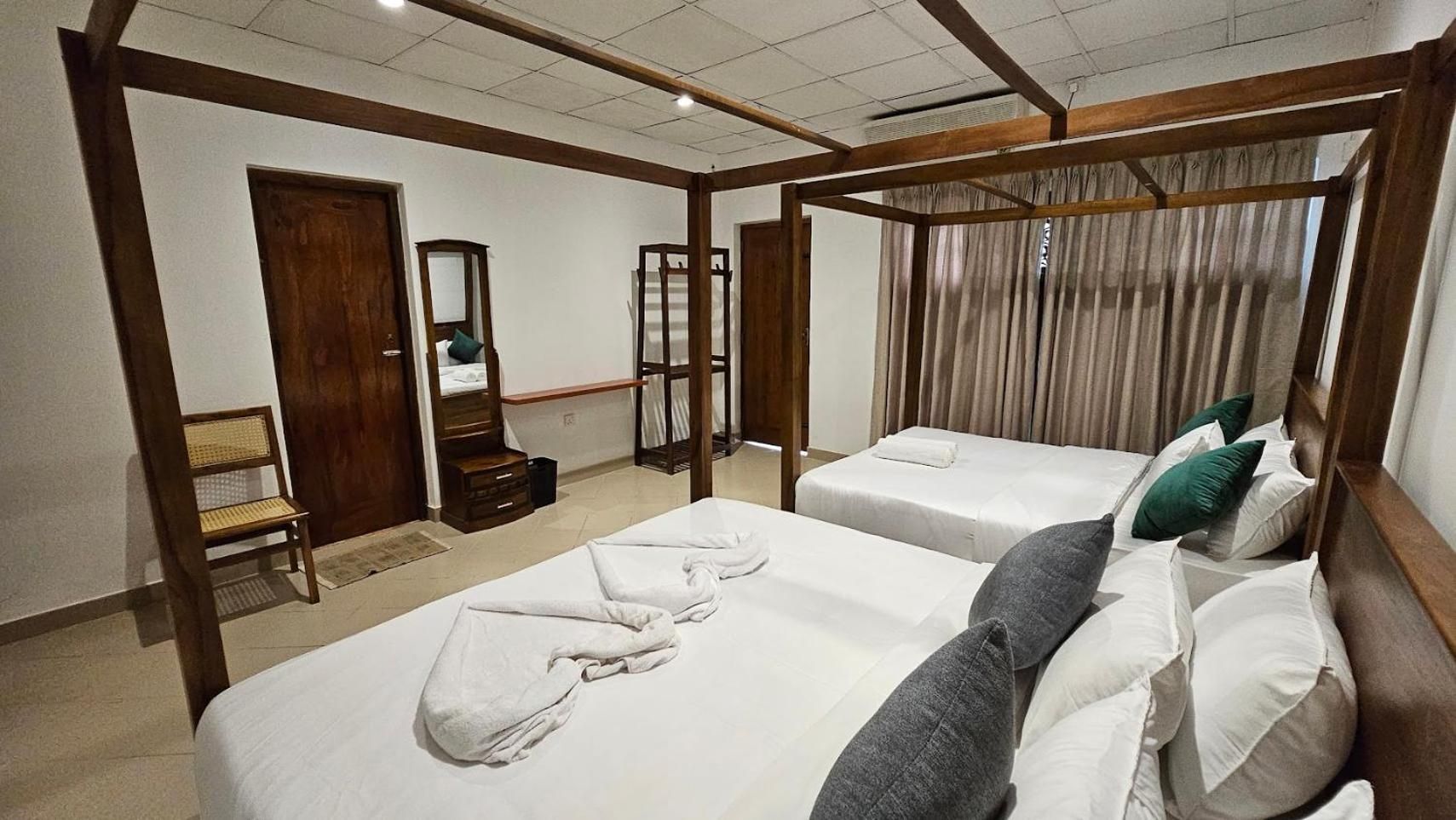 Deluxe Family Room