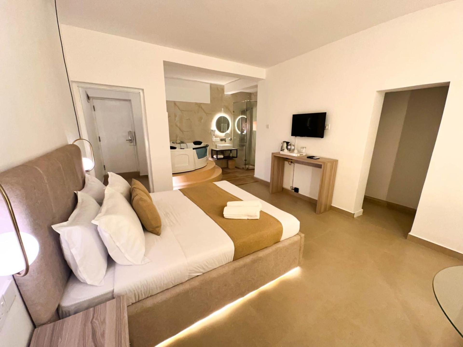 Suite with Spa Bath