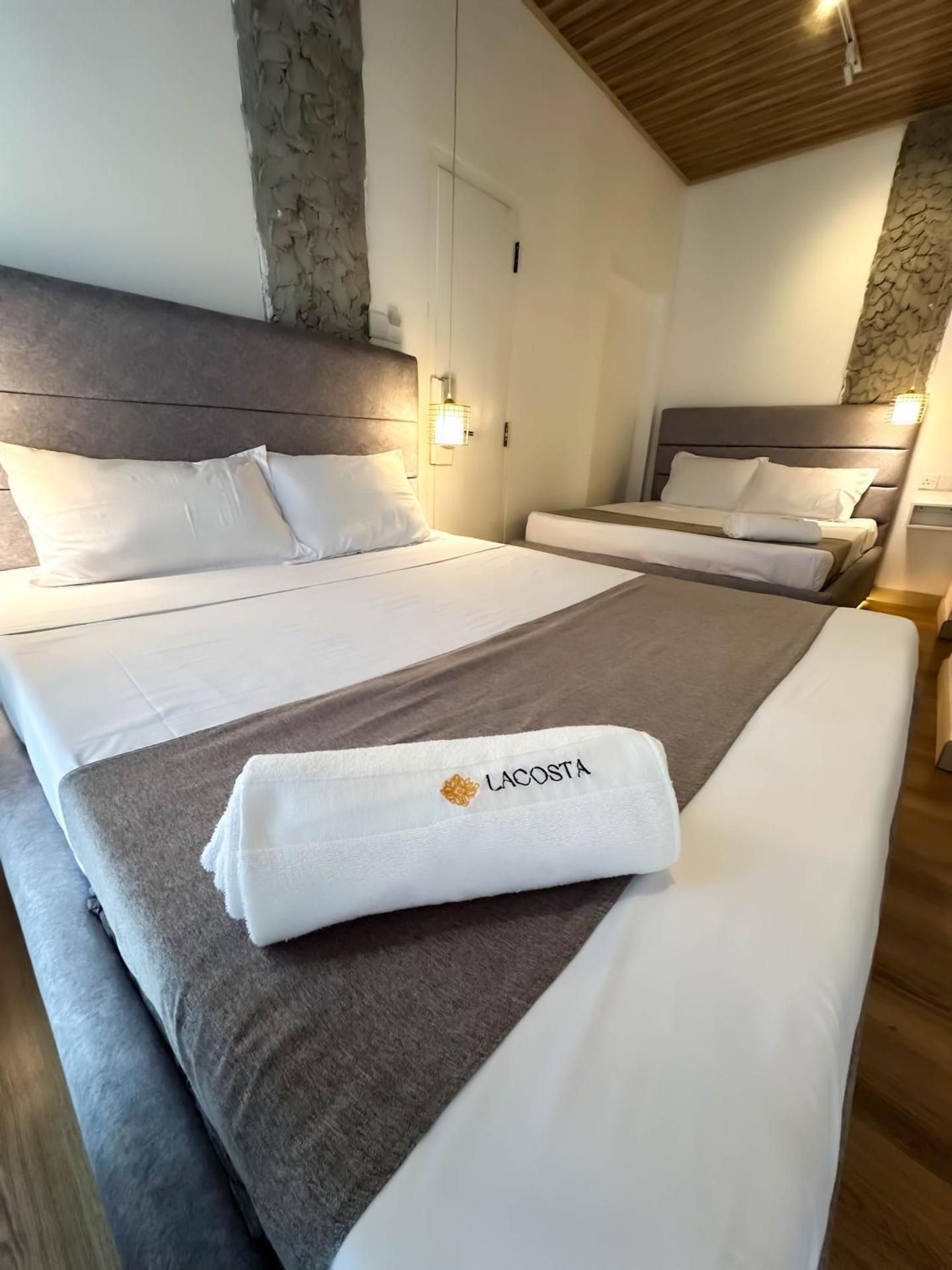 Quadruple Room with Private Bathroom
