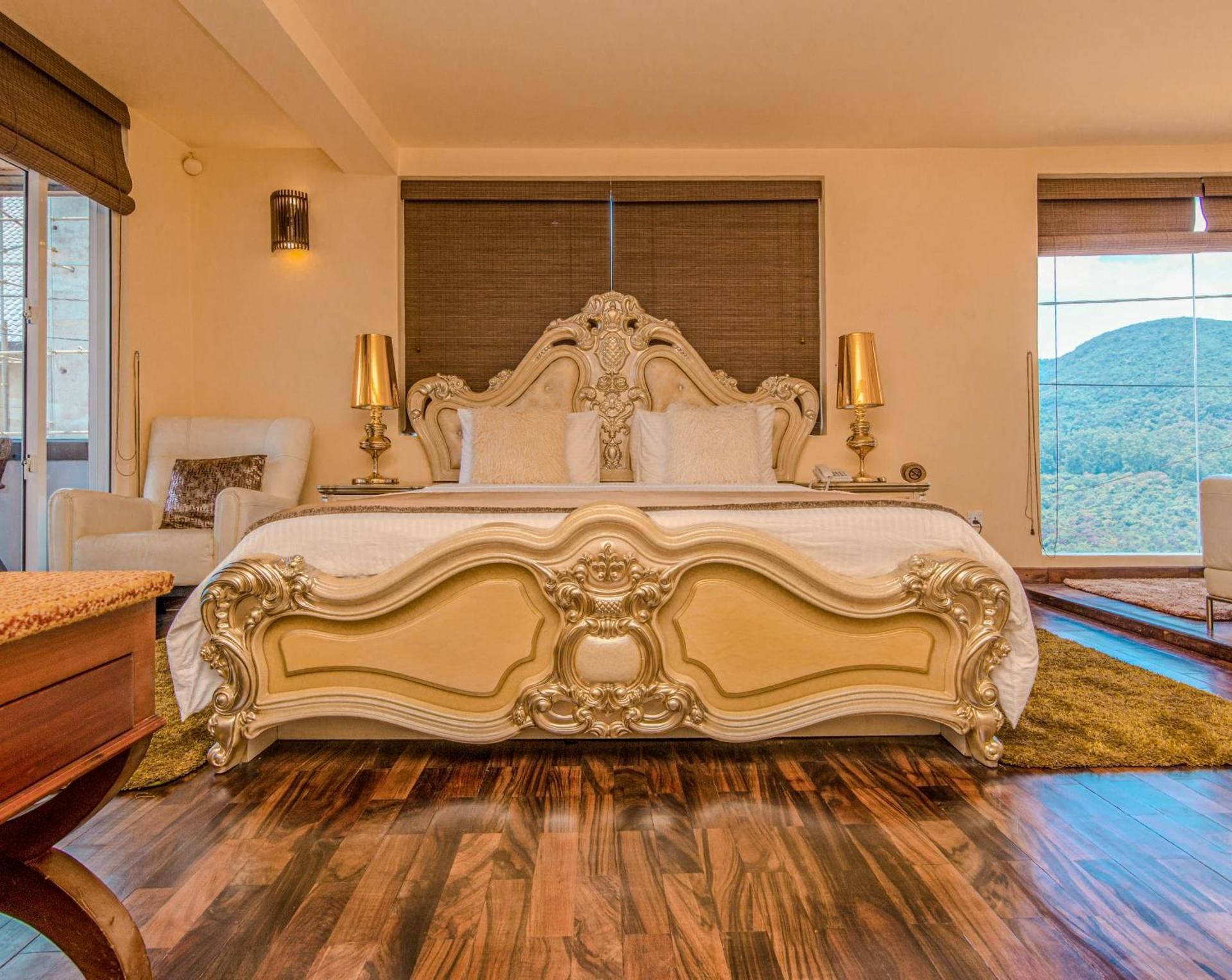 Suite with Lake View