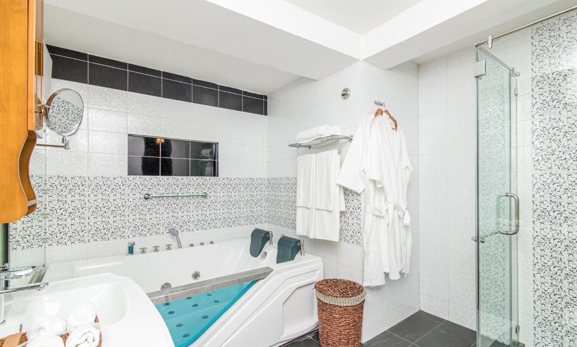 Suite with Lake View