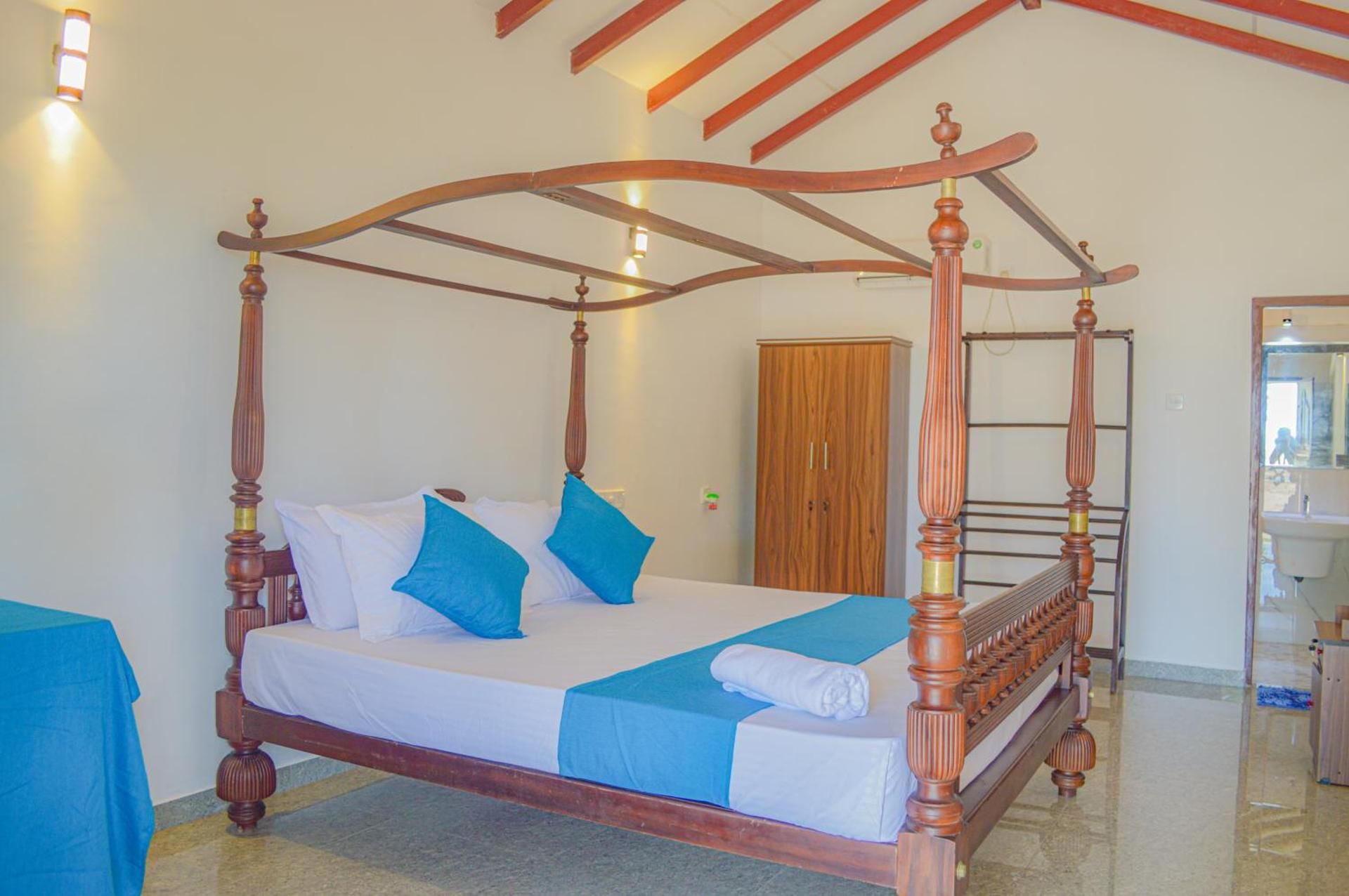 Deluxe Double Room (2 Adults + 1 Child)