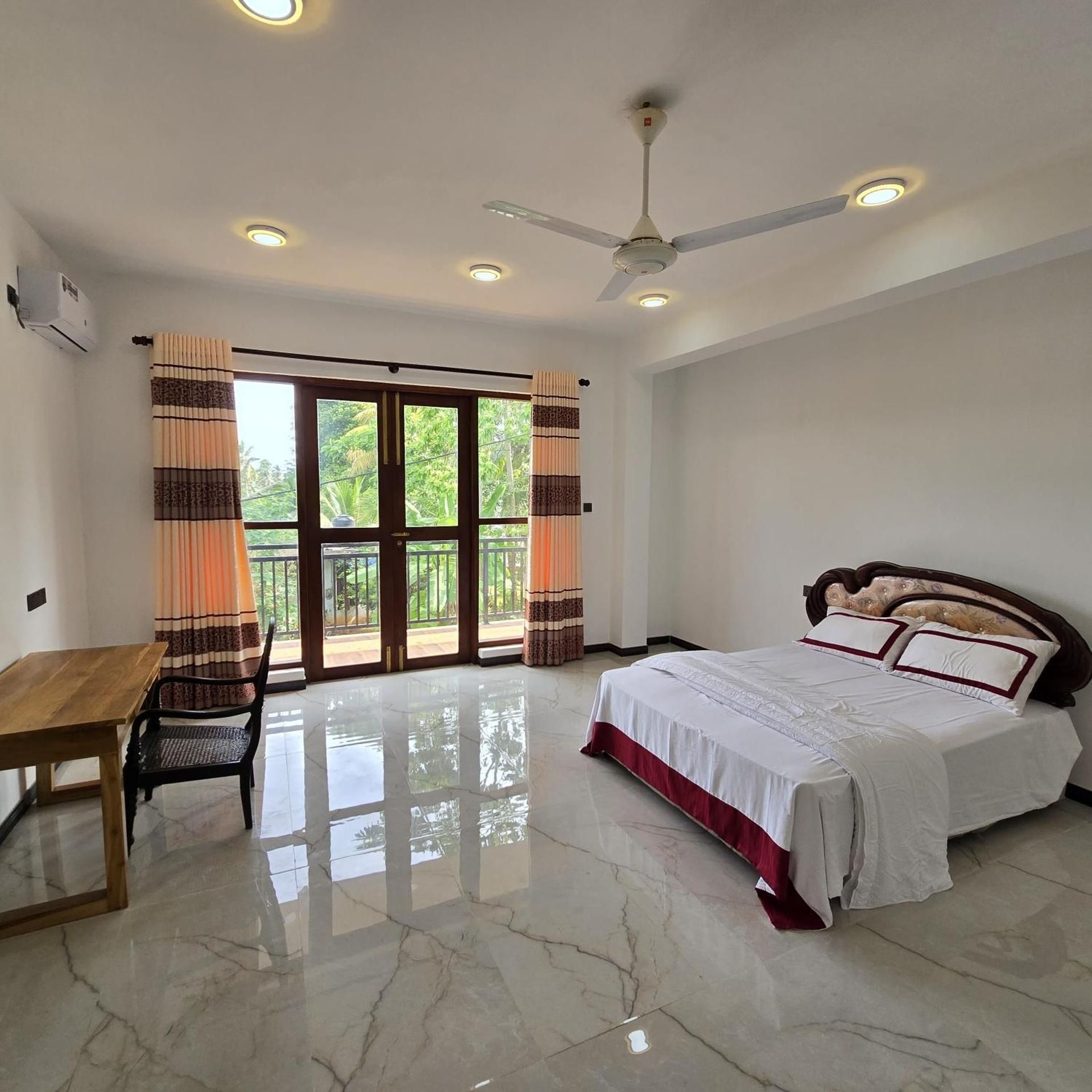 Deluxe Double or Twin Room with Balcony