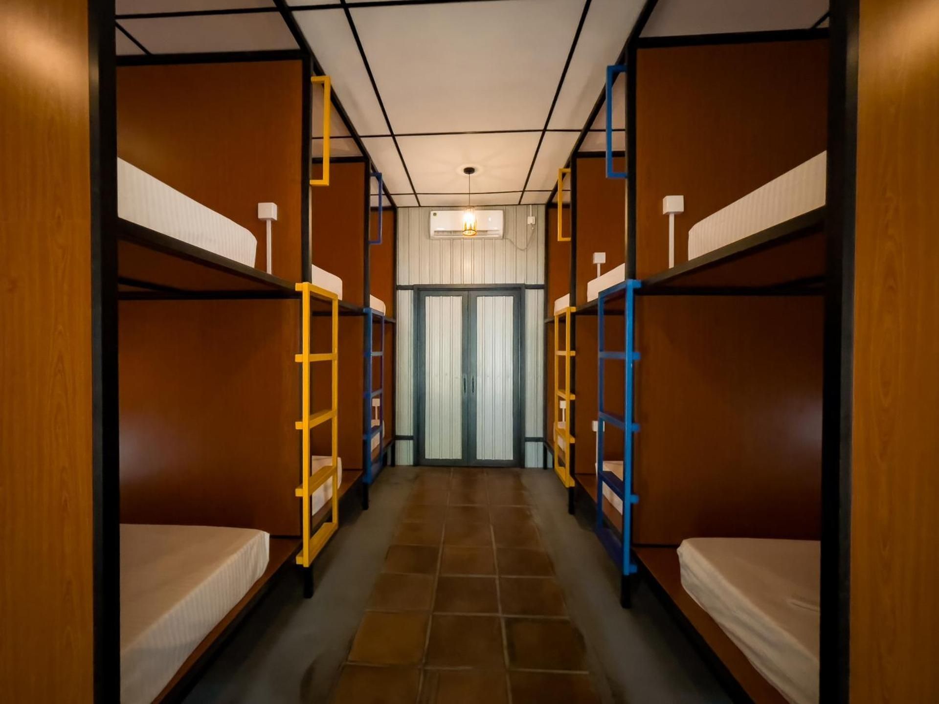 Single Bed in Mixed Dormitory Room