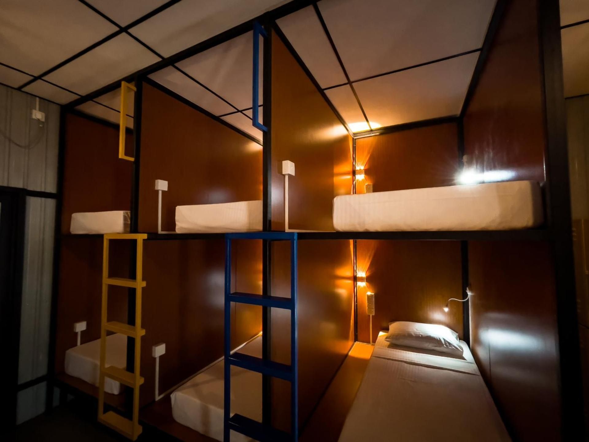 Single Bed in Mixed Dormitory Room