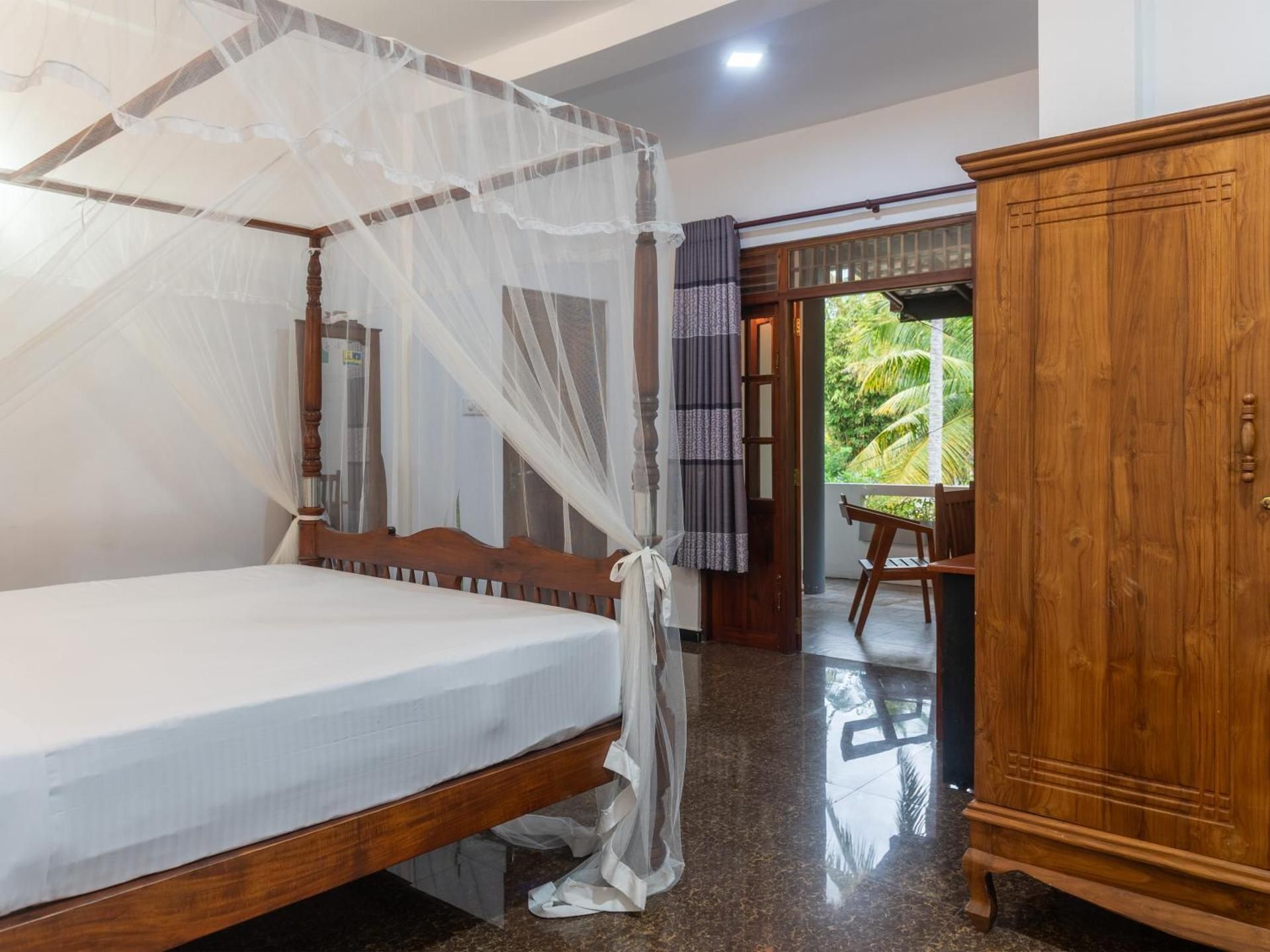 Studio Apartment with King Bed