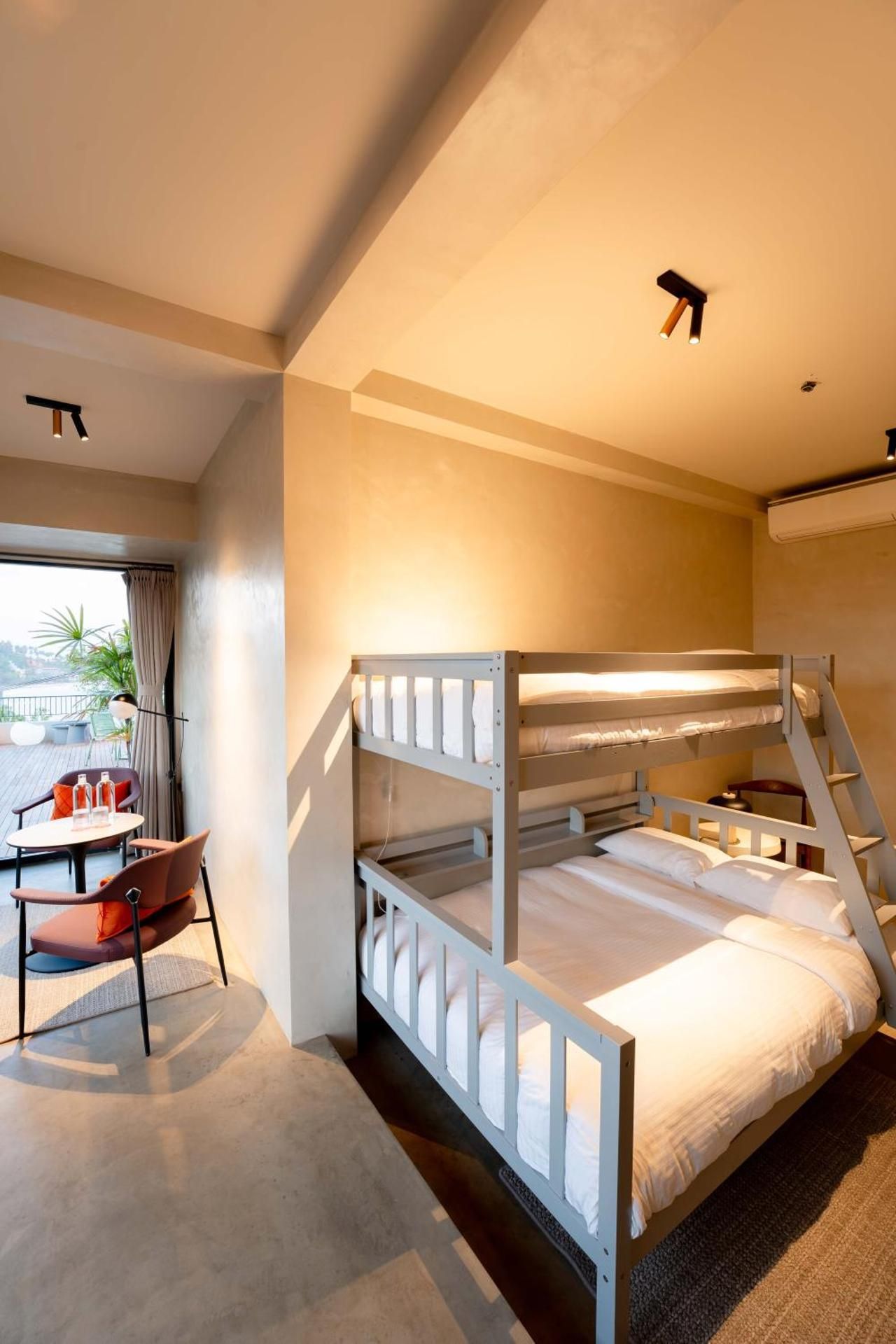 Deluxe Family Room