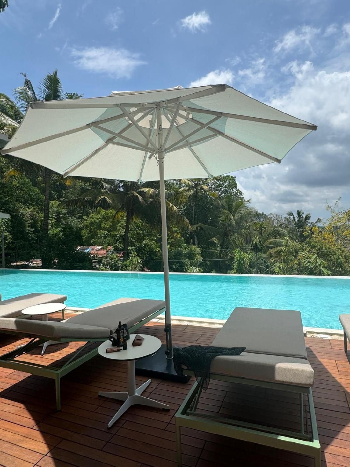 Deluxe Pool View