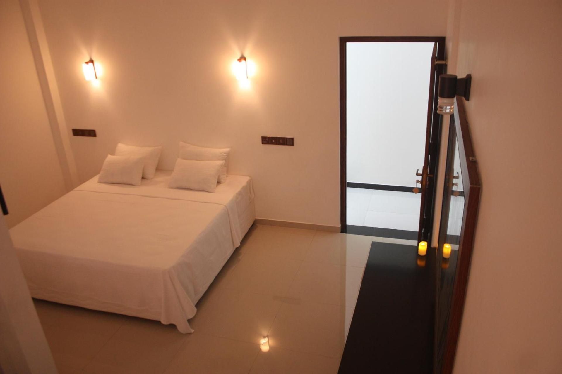 HMC Lesiure House Dondra Deluxe Double Room with Balcony 2