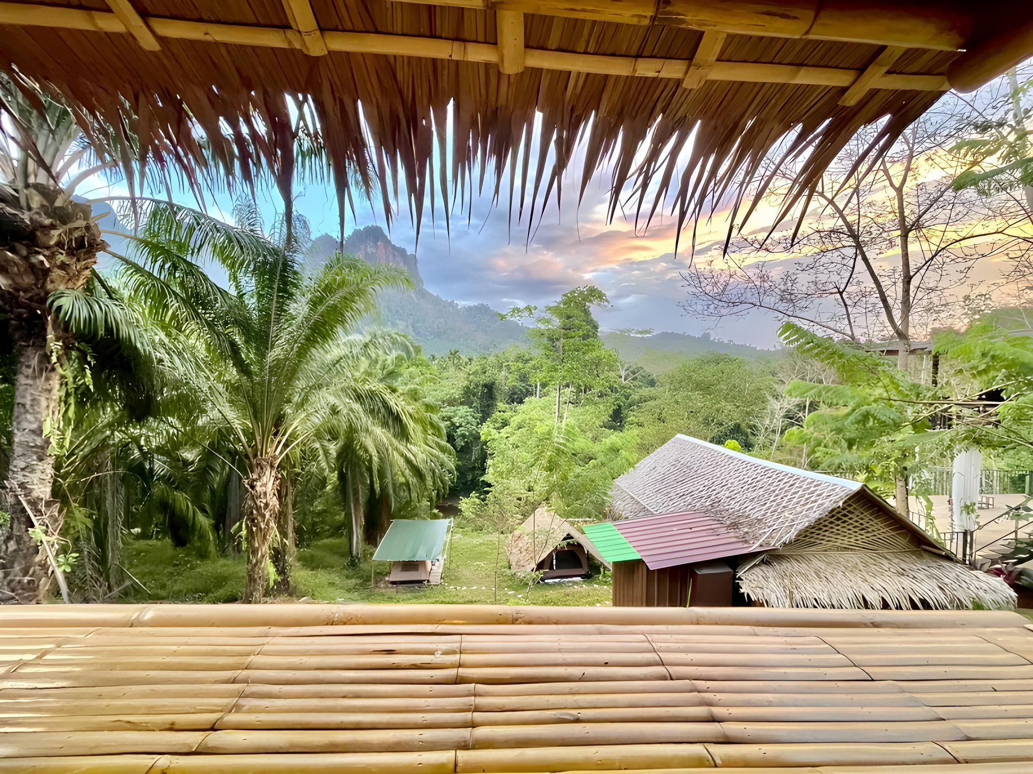 Bamboo Bungalow with Fan Private Bathroom