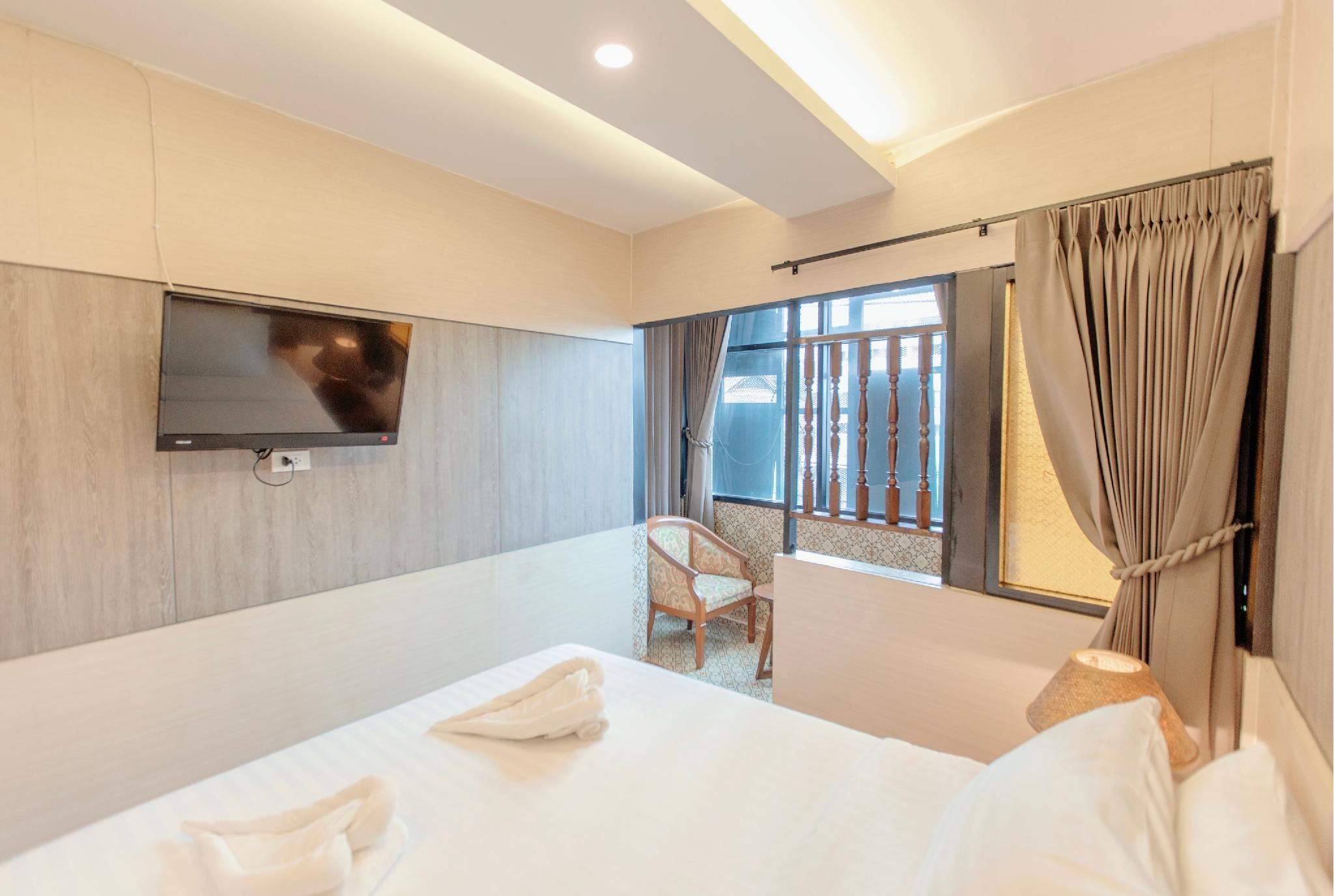 Deluxe King Room with Balcony
