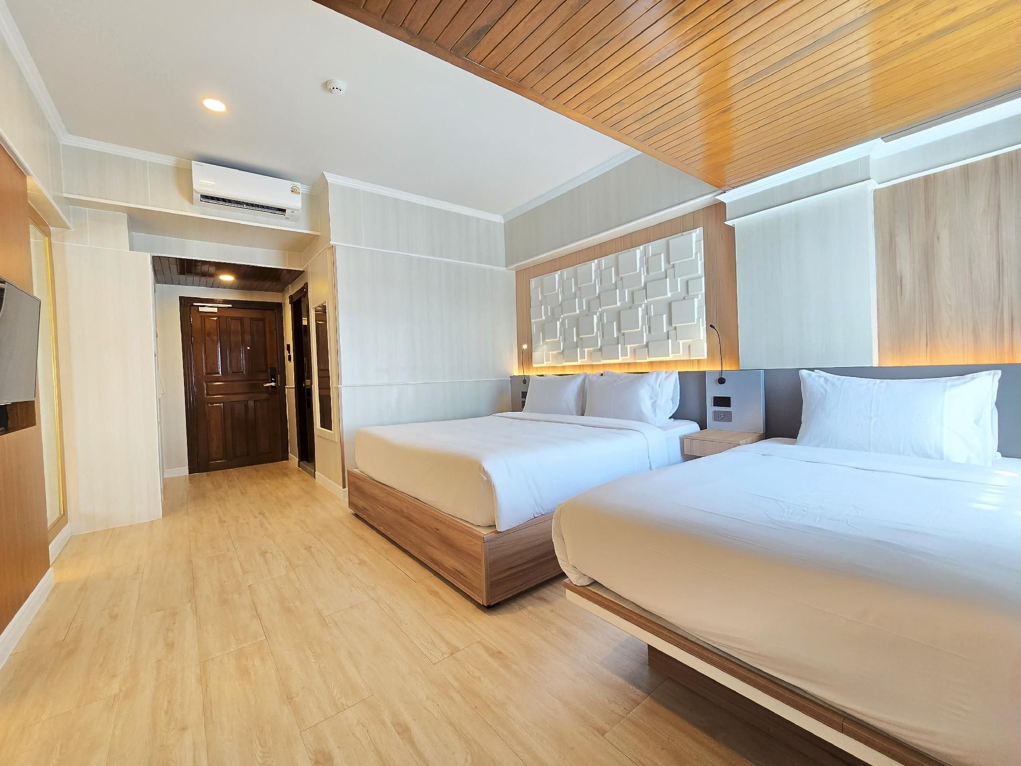 Triple Room with Bathtub