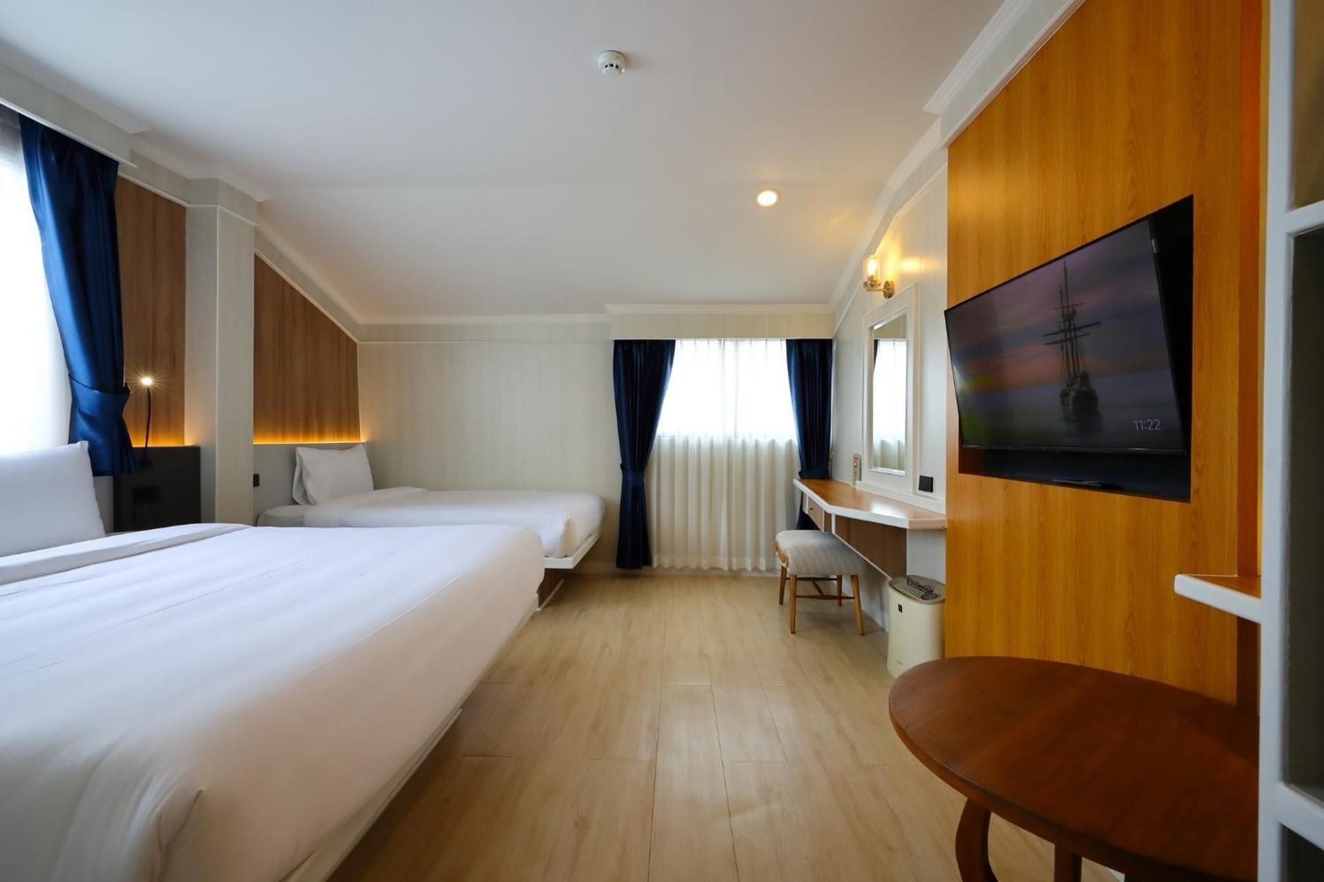 Triple Room with Bath