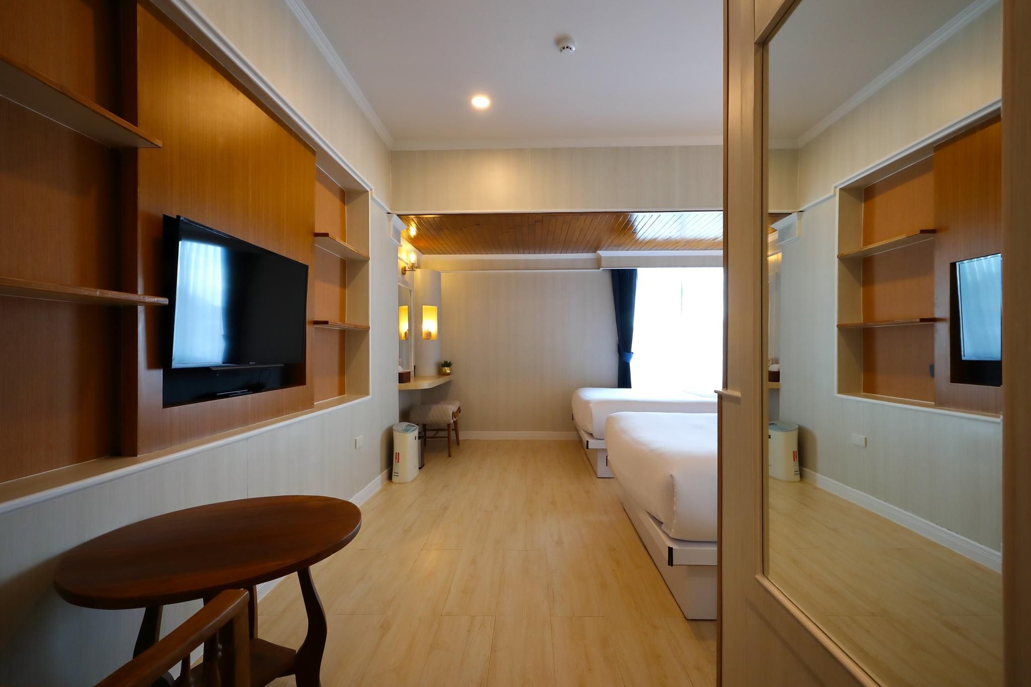 Quadruple Room with Bathtub