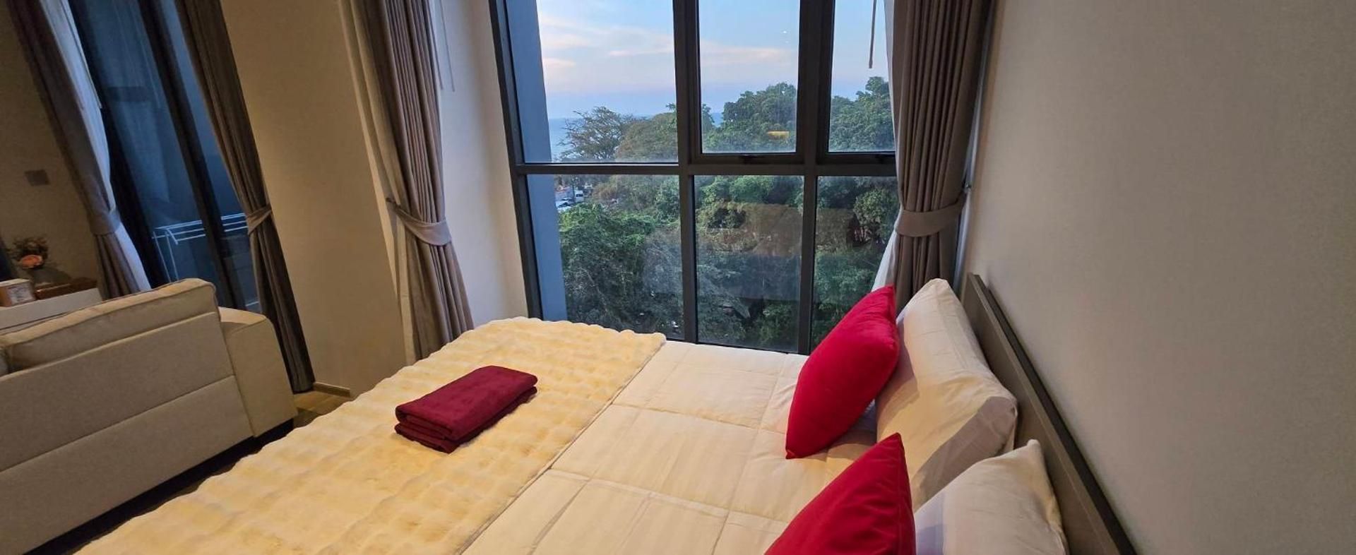 One-Bedroom Apartment with Balcony and Sea View
