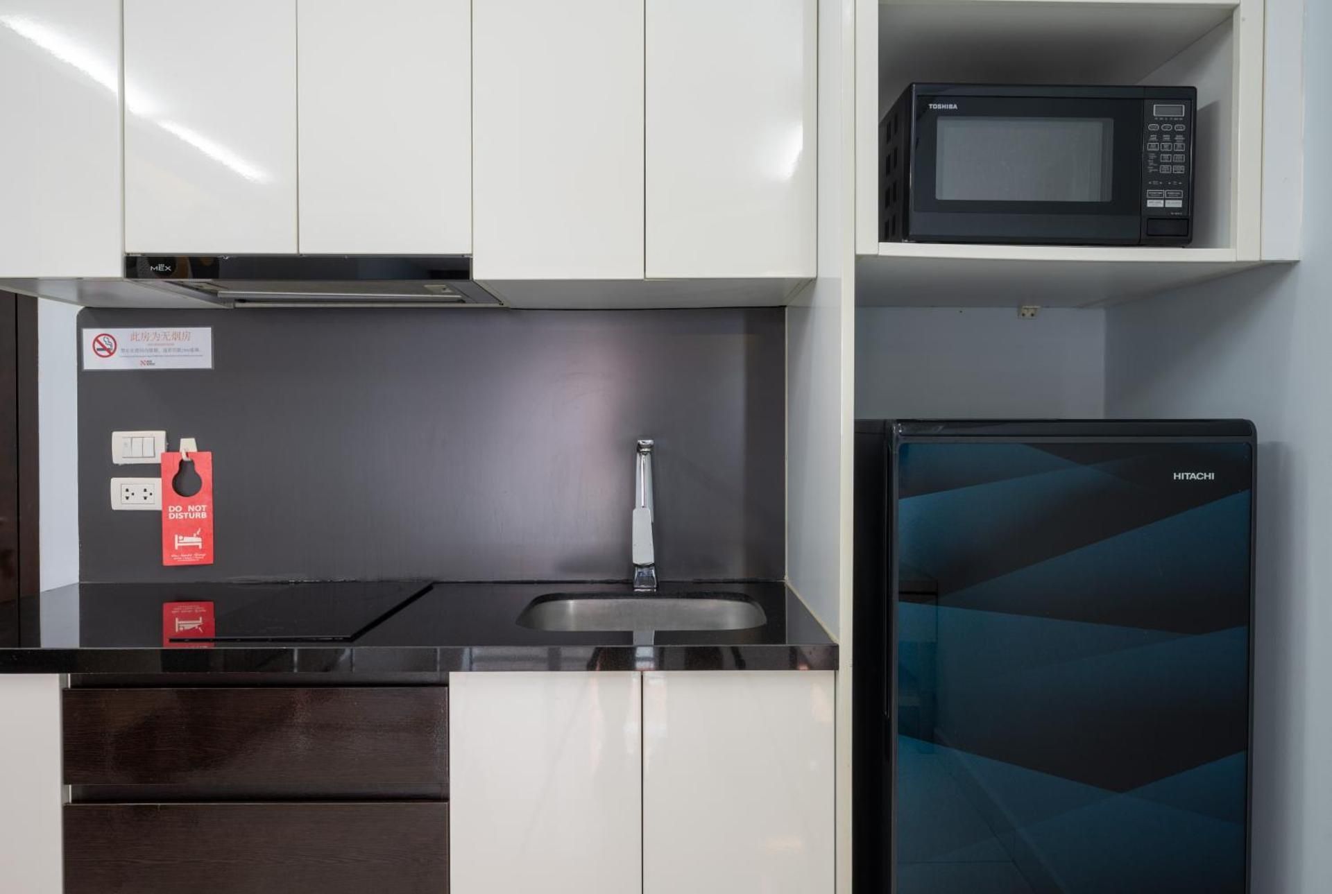 Deluxe One-Bedroom Apartment