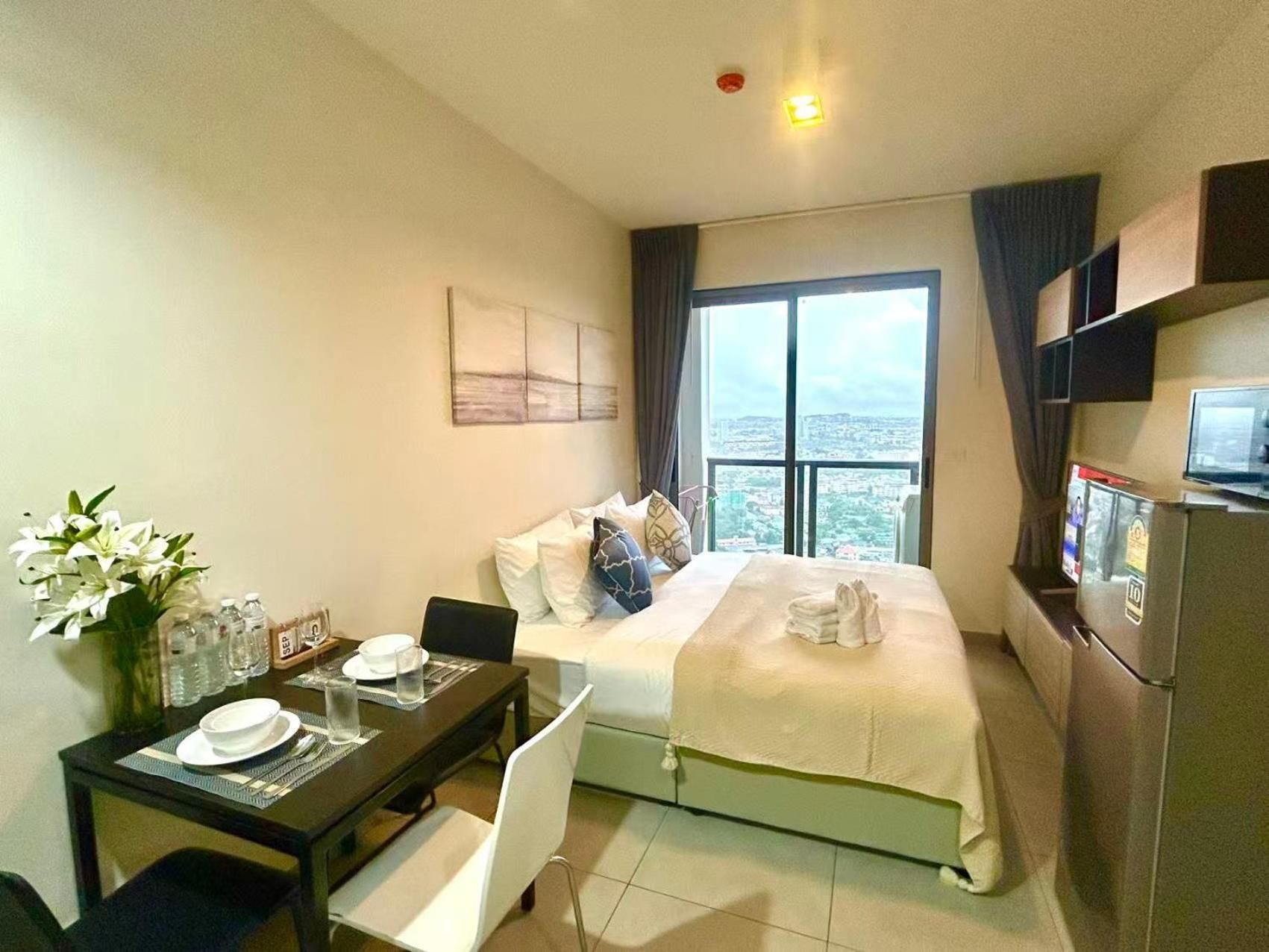 Unixx South Pattaya Condominiums Deluxe Queen Room with Two Queen Beds