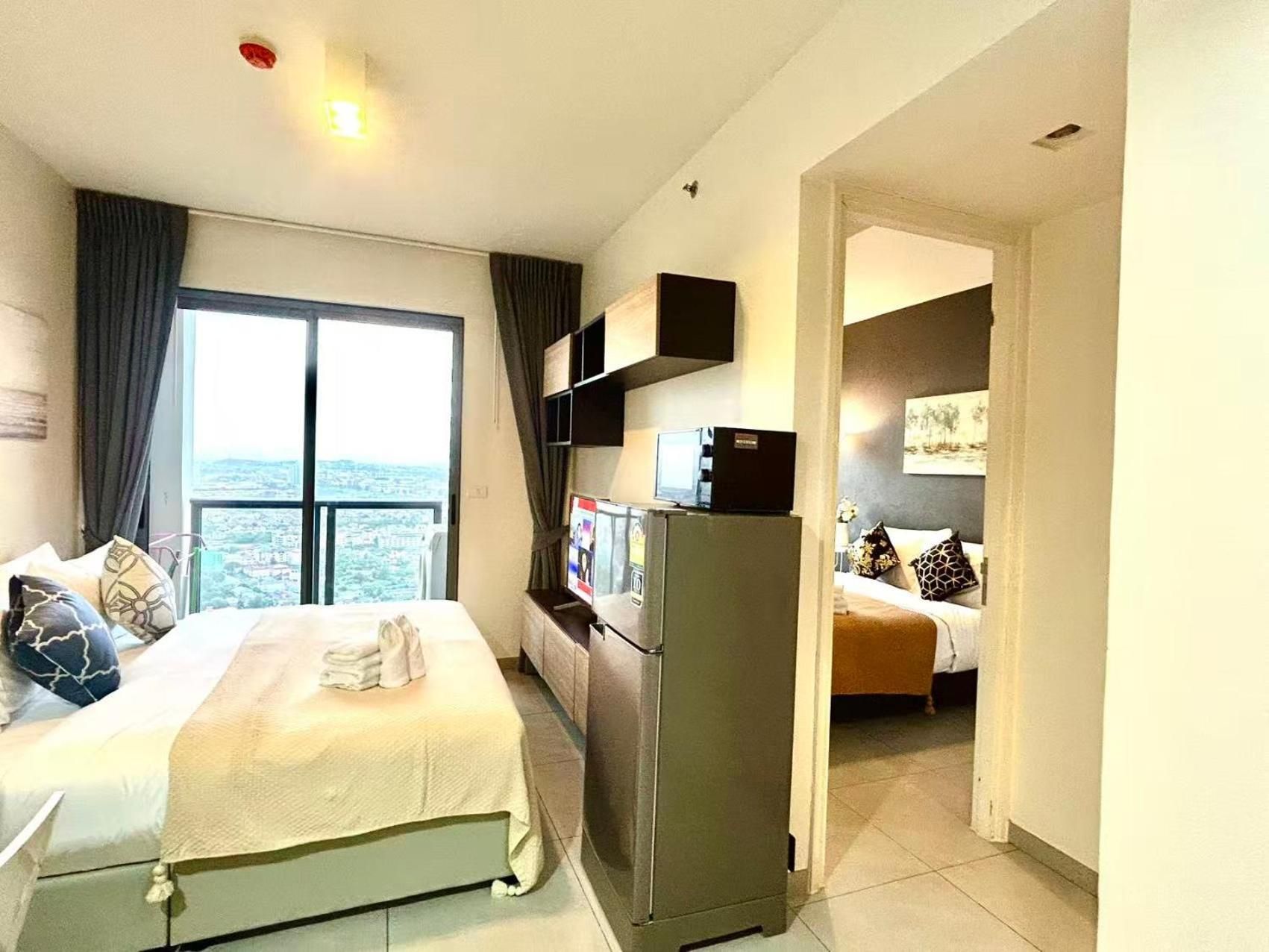 Unixx South Pattaya Condominiums Deluxe Queen Room with Two Queen Beds 2