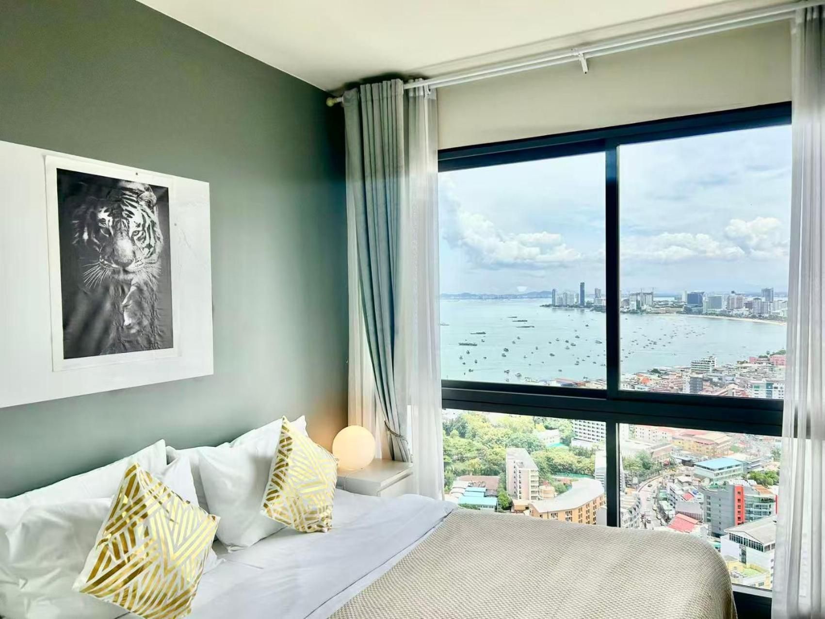 One-Bedroom Apartment with Sea View