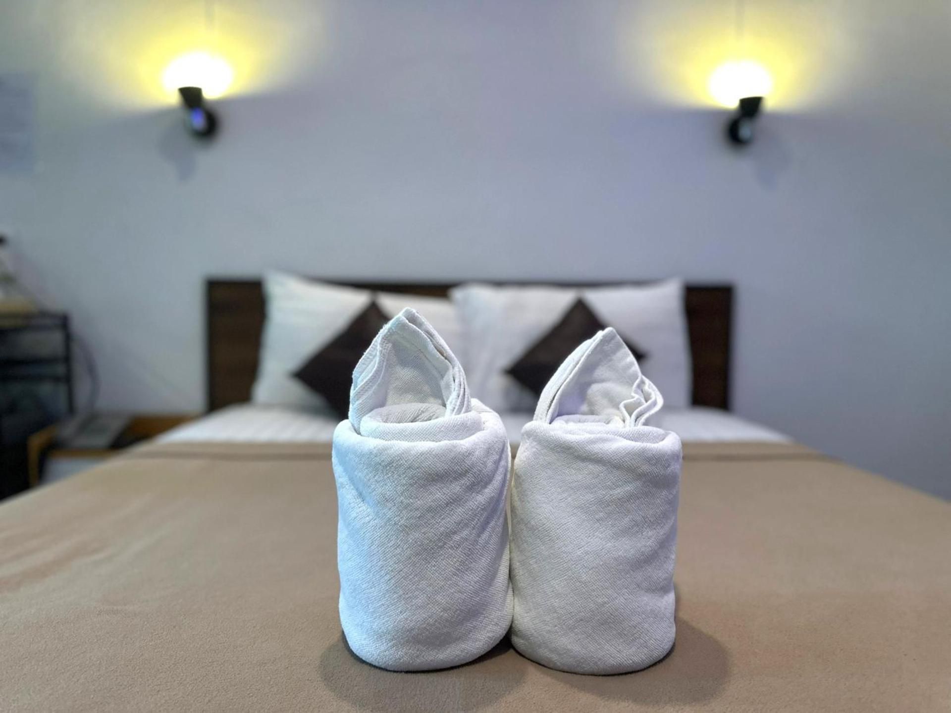 Viphuanan Resort Deluxe Triple Room 3