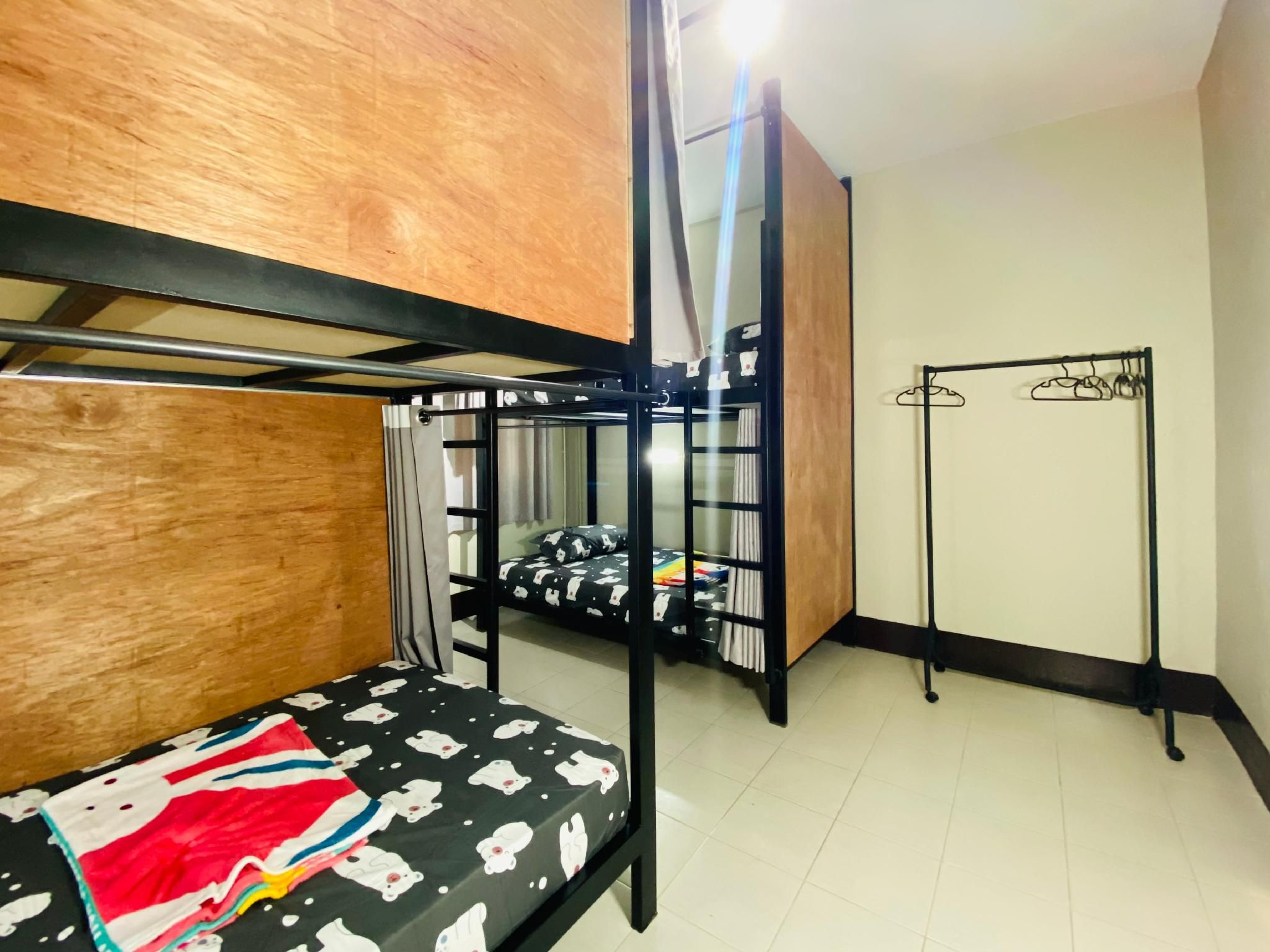 Bed in 6-Bed Dormitory with Shared Bathroom