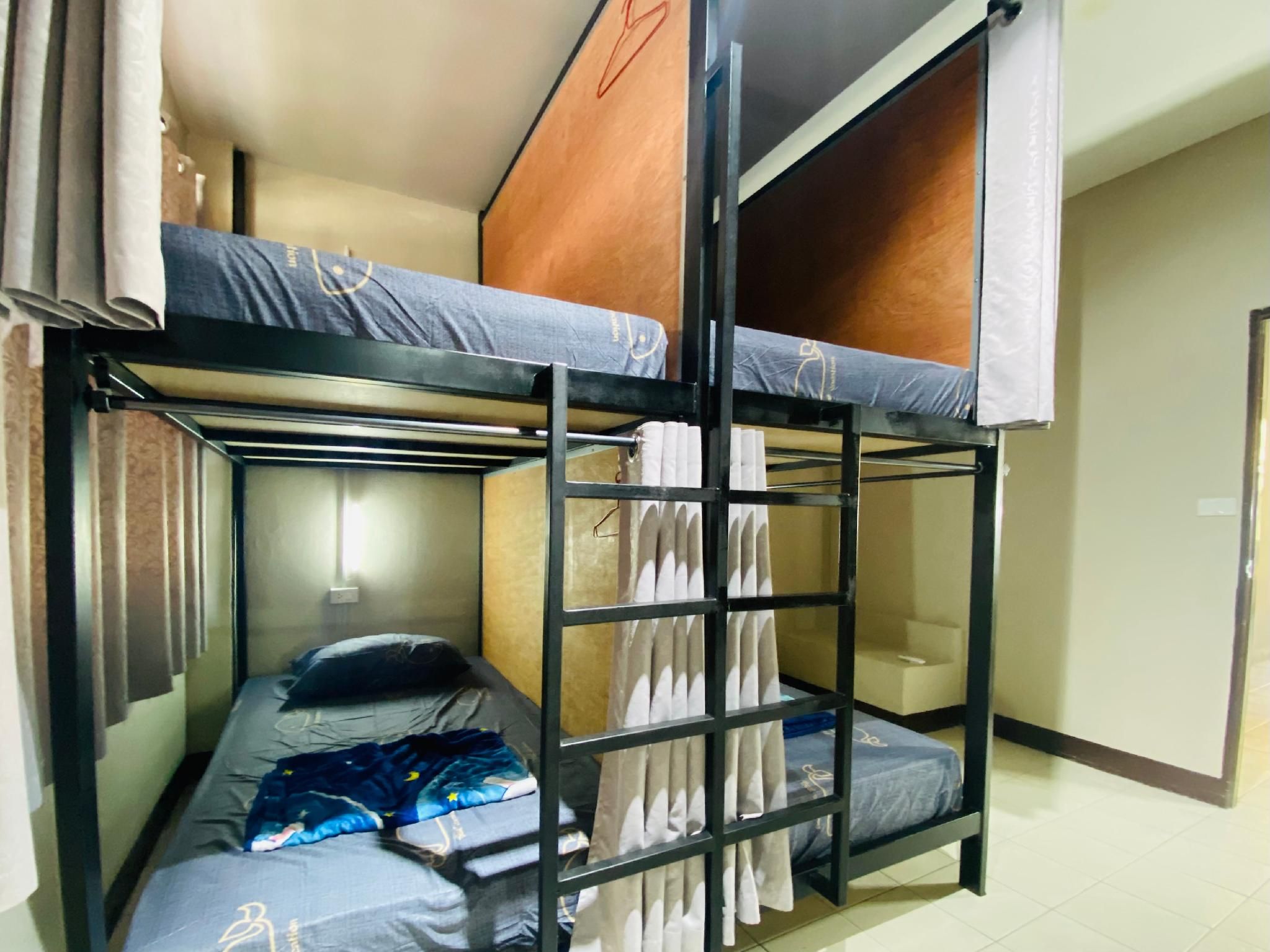 Bed in 6 Bed Mixed Dormitory Ensuite