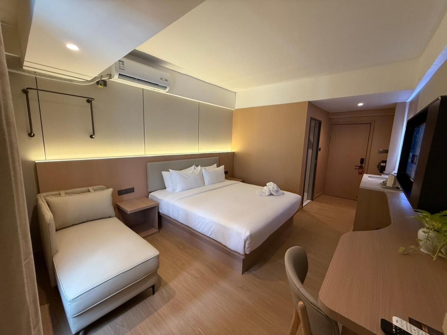 Deluxe Double or Twin Room