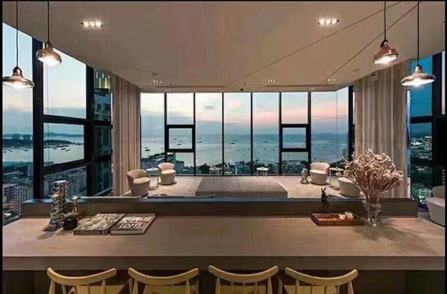 shared lounge/tv area