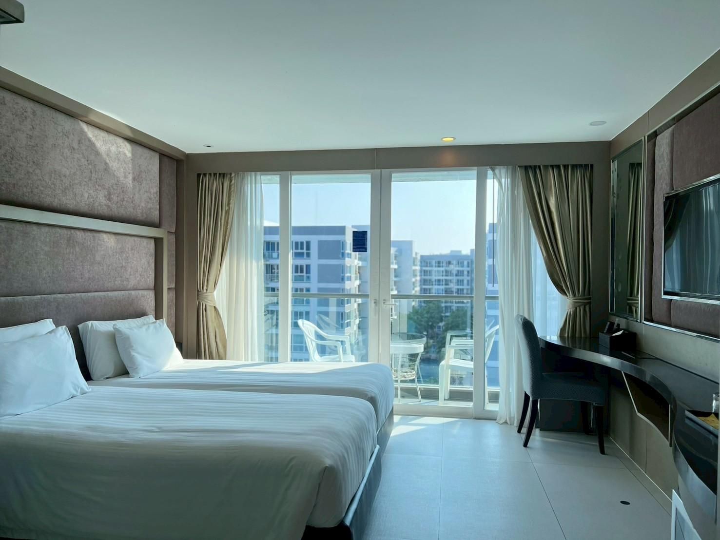 Deluxe - 2 Beds with Balcony