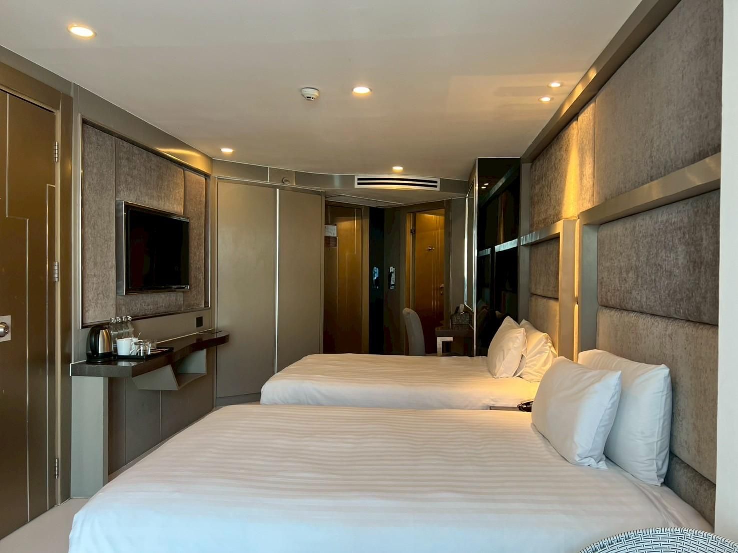 Deluxe Pool View Twin Bed