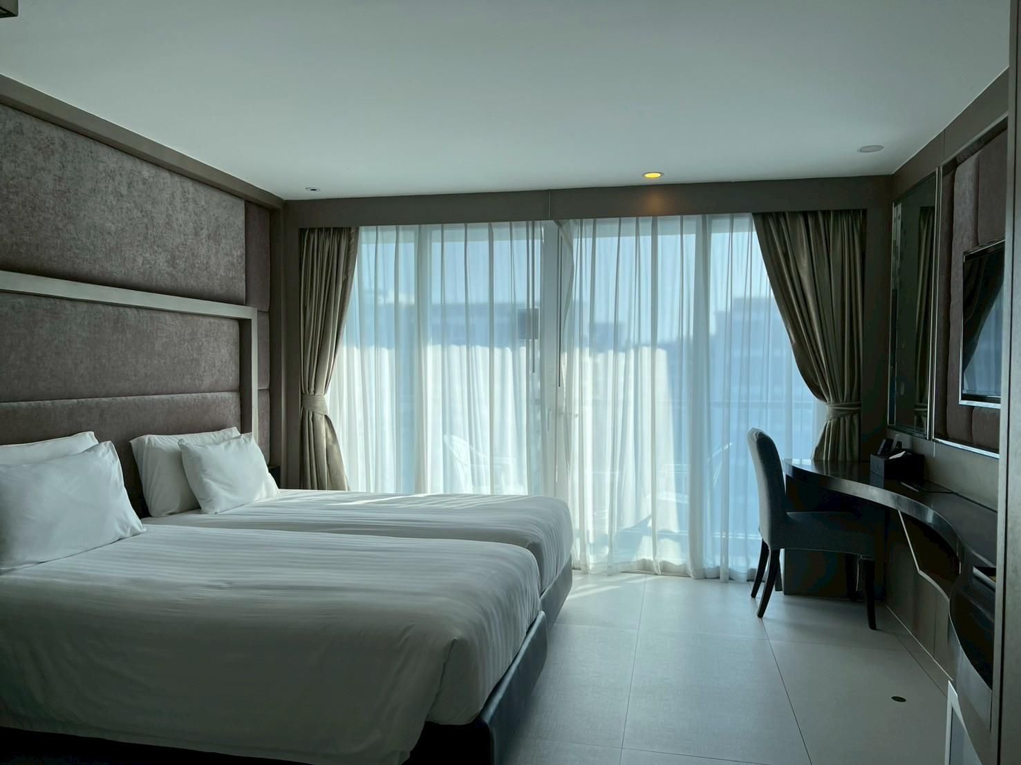 Deluxe - 2 Beds with Balcony