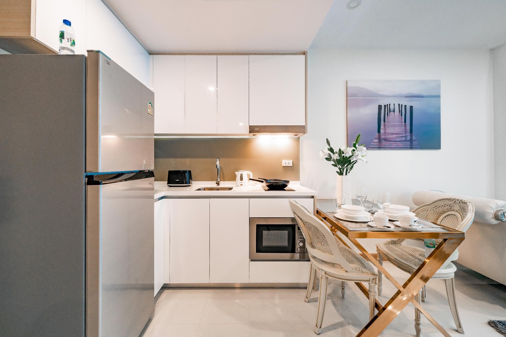 1 King 1 Bedroom City View Suite Non-Smoking