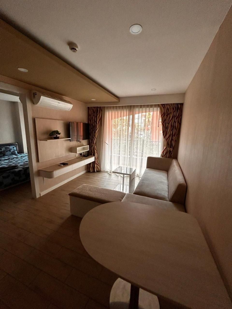 One-Bedroom Apartment with Pool View