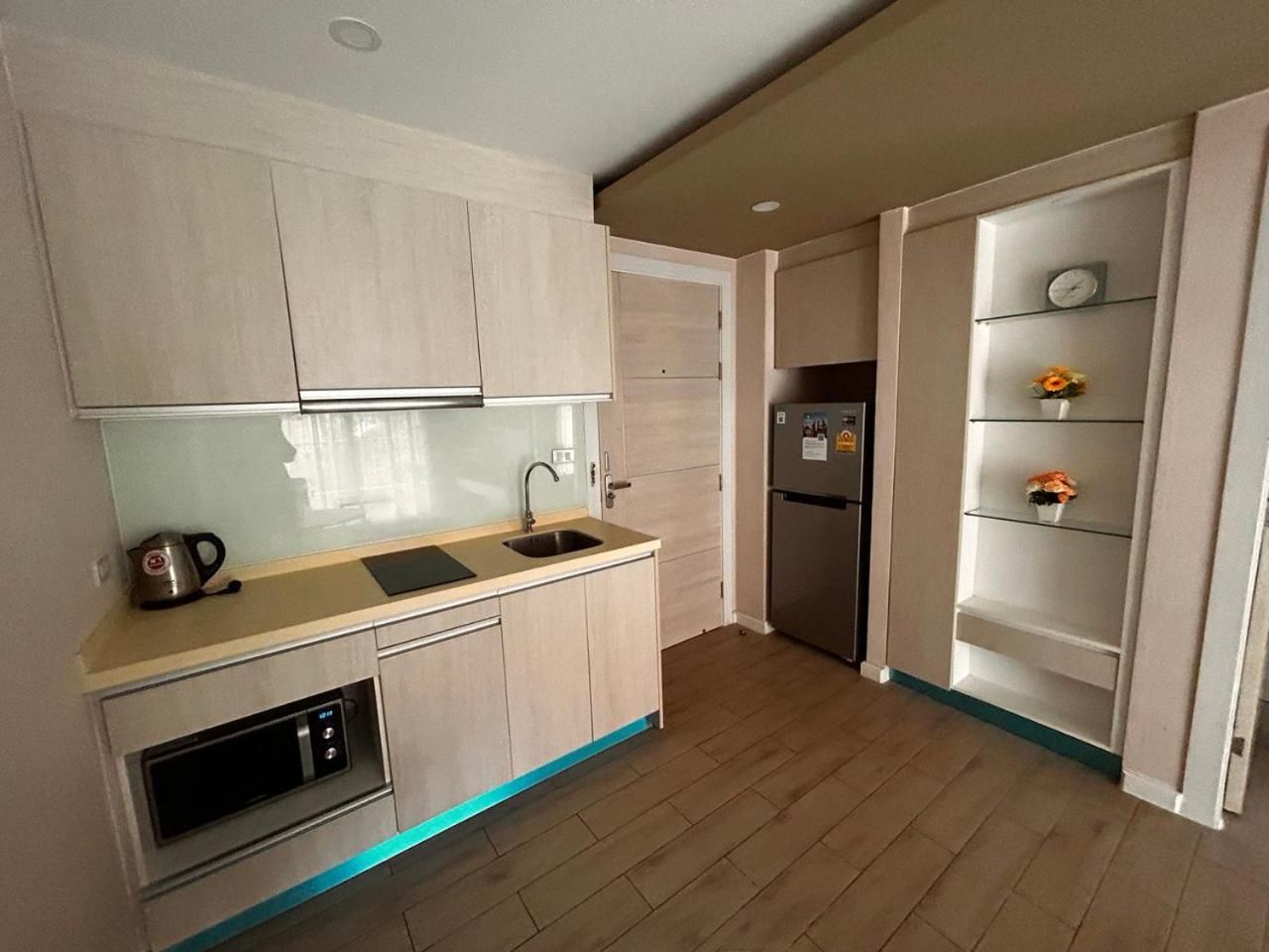 One-Bedroom Apartment with Pool View