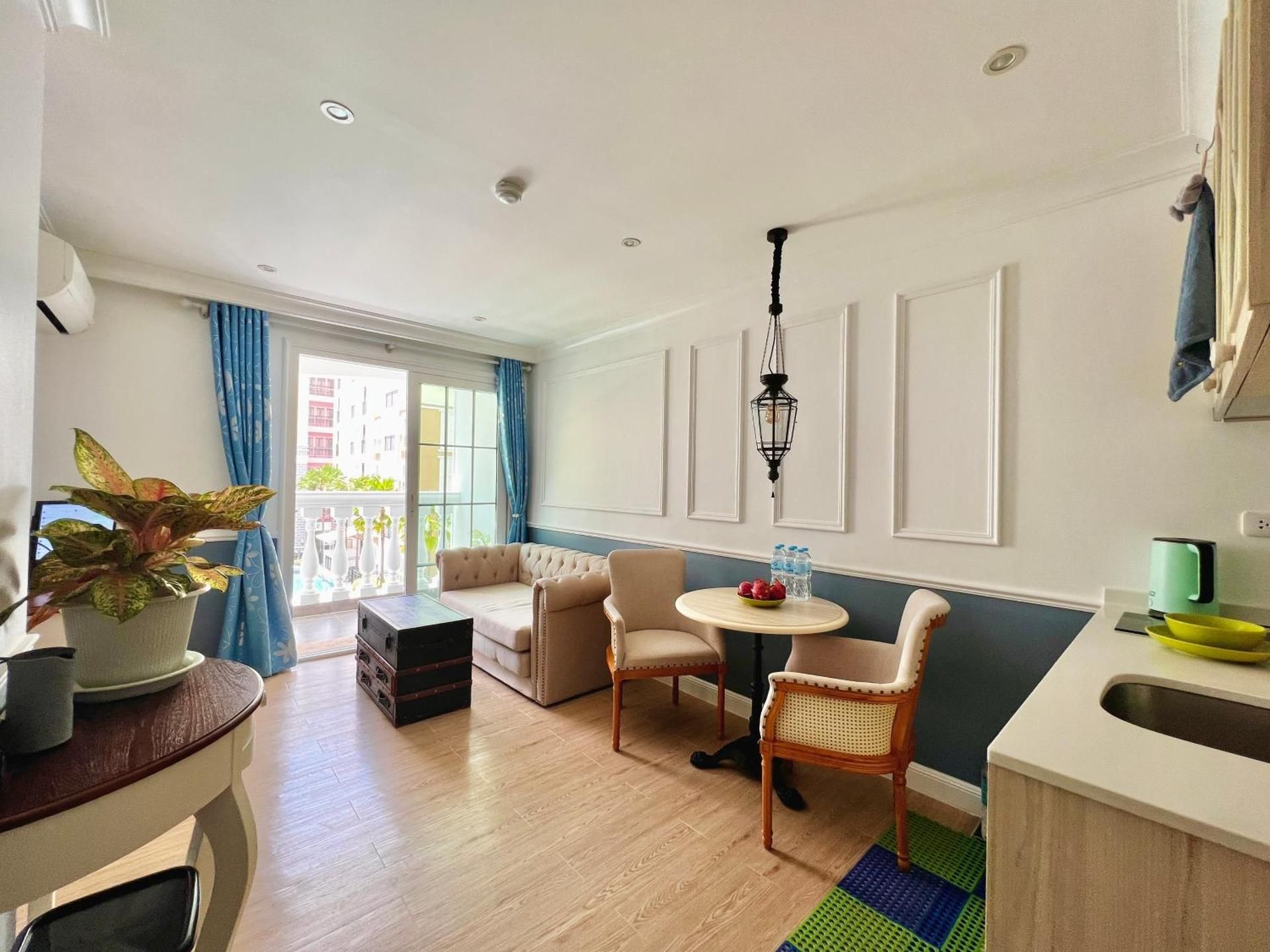 One-Bedroom Apartment with Pool View