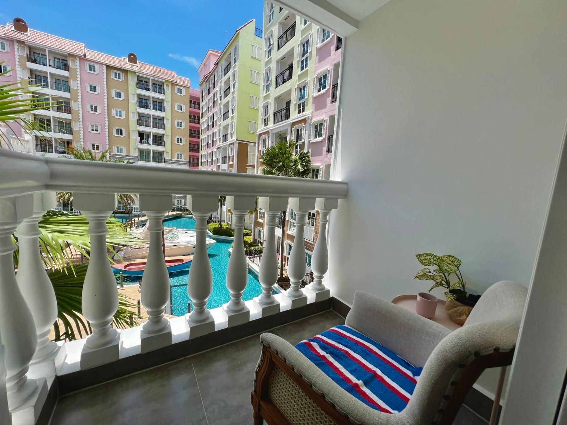 One-Bedroom Apartment with Pool View