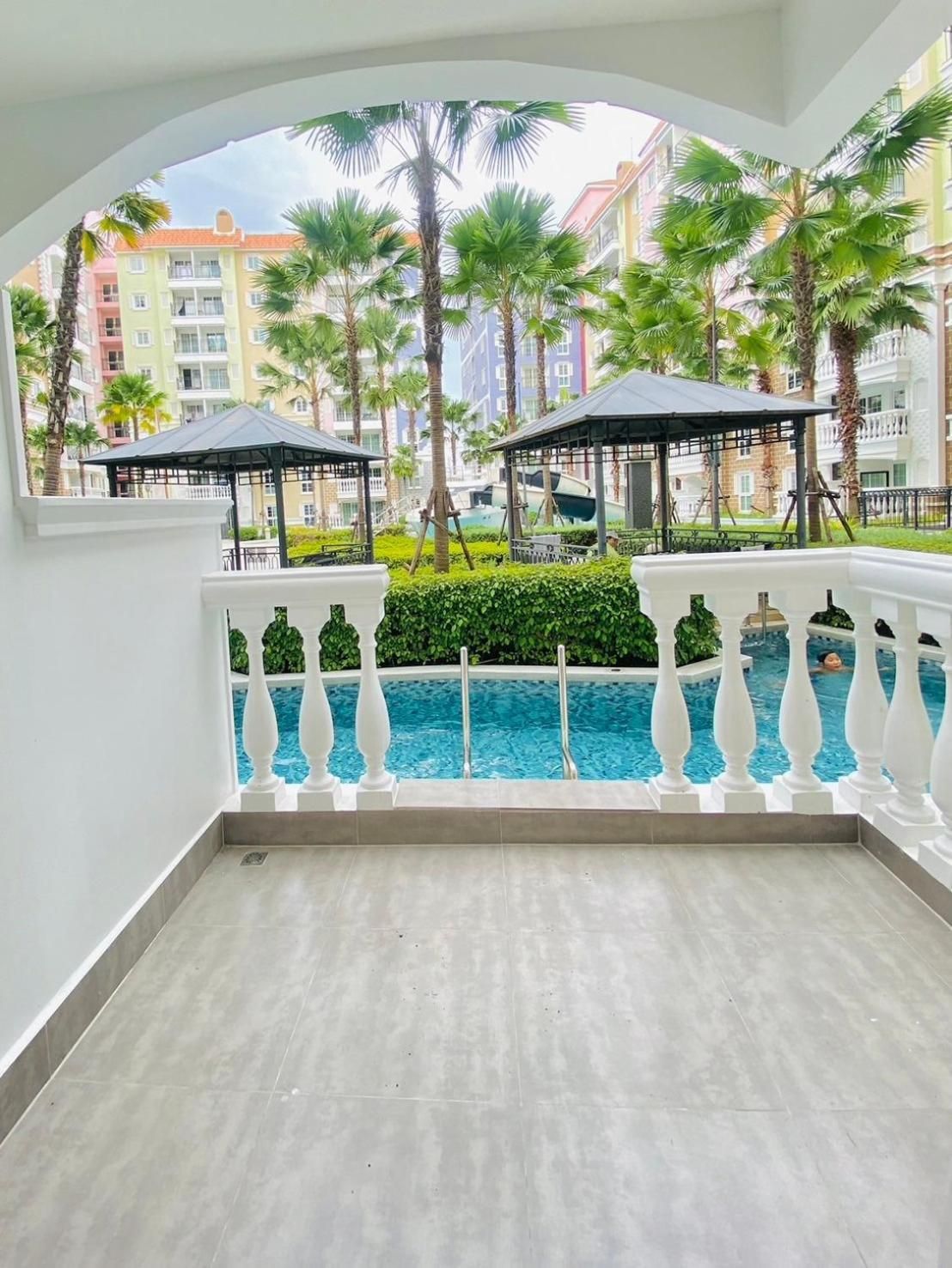 One-Bedroom Apartment with Balcony