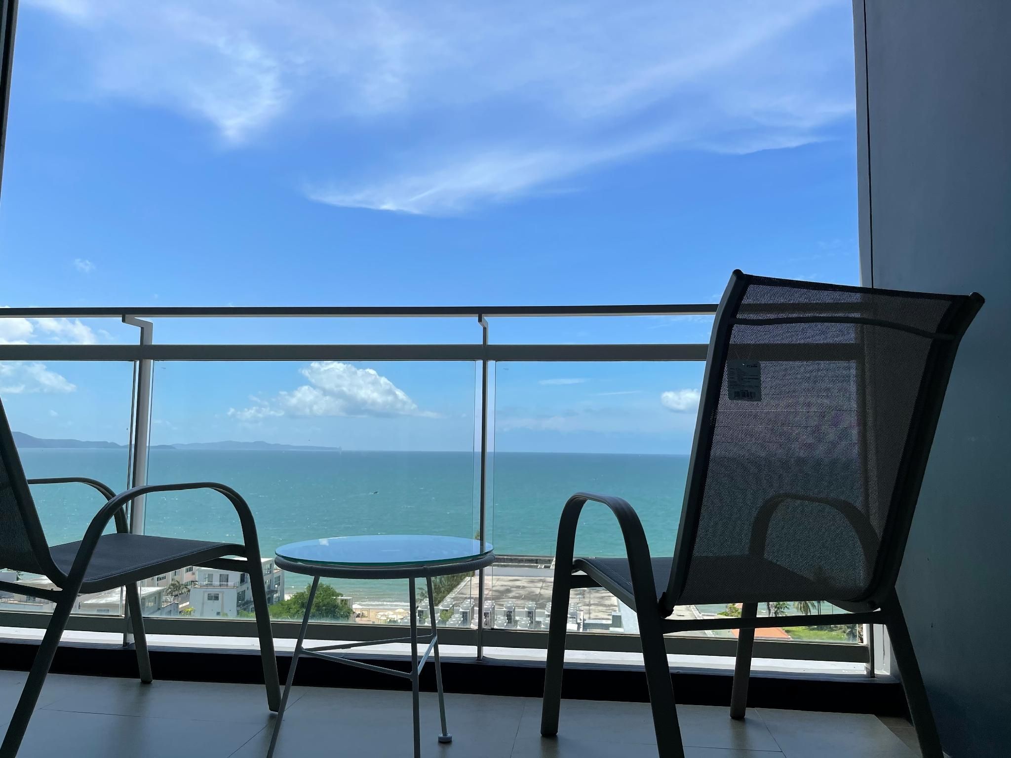 Cozy 3 BR Panoramic sea views @ Veranda Residence