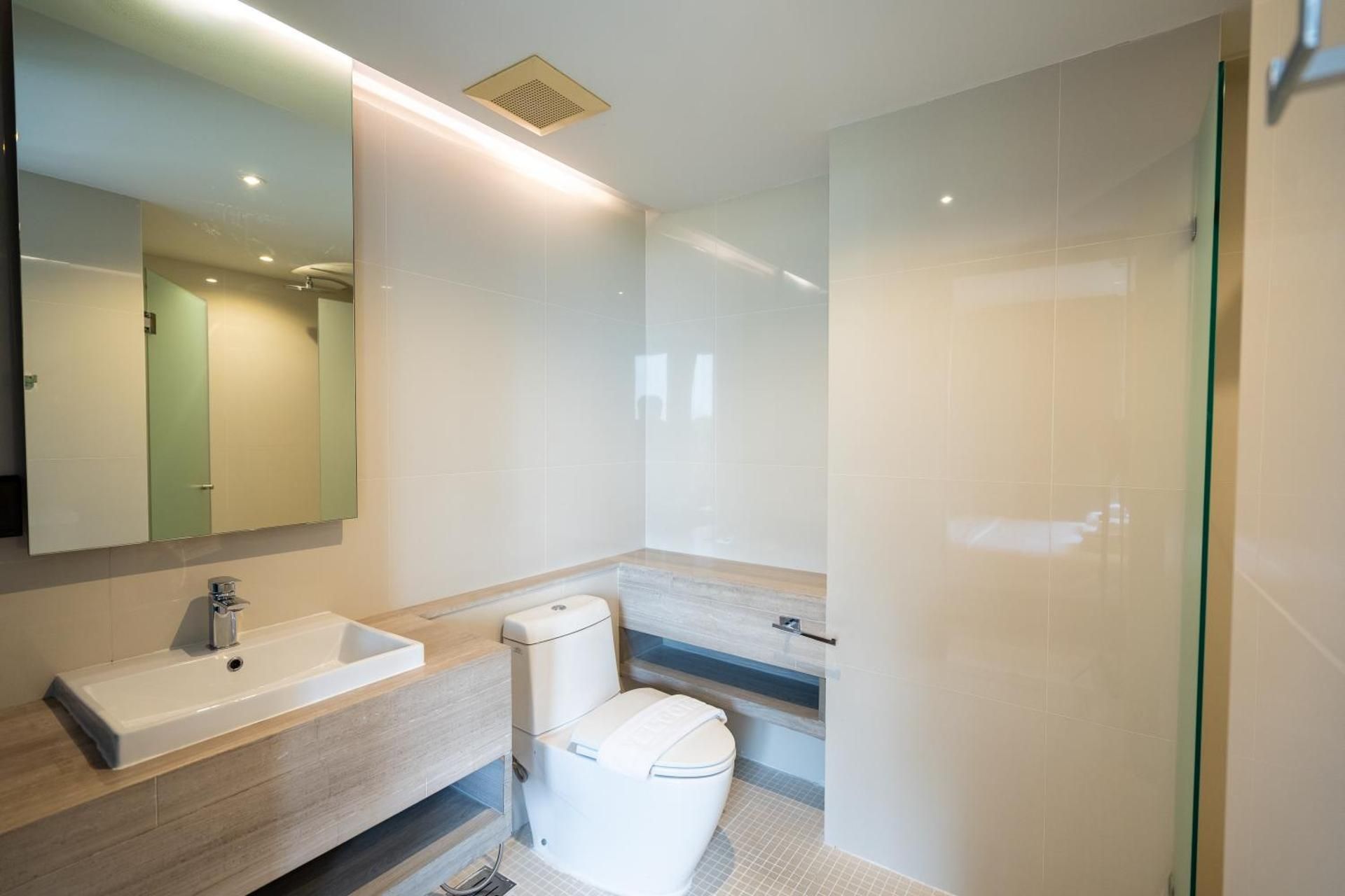 Seaphere Residence by Prop Hopper One-Bedroom Apartment 3