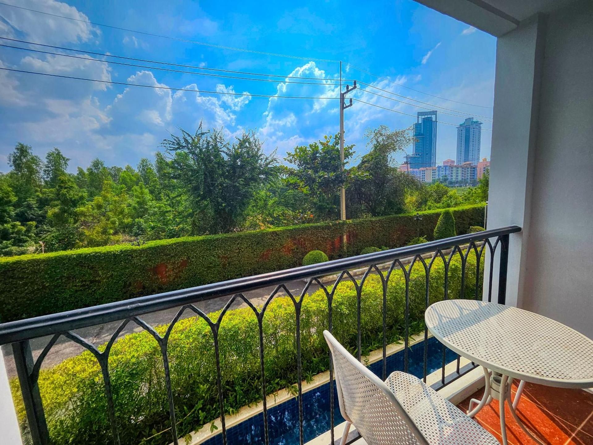 Apartment with Garden View