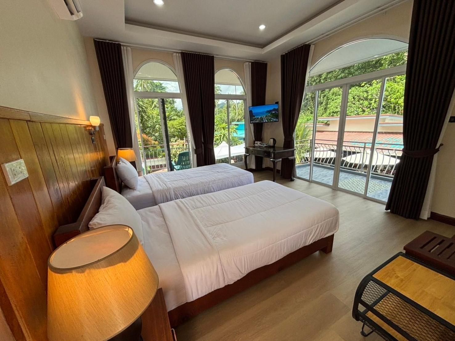 Twin Room with Mountain View