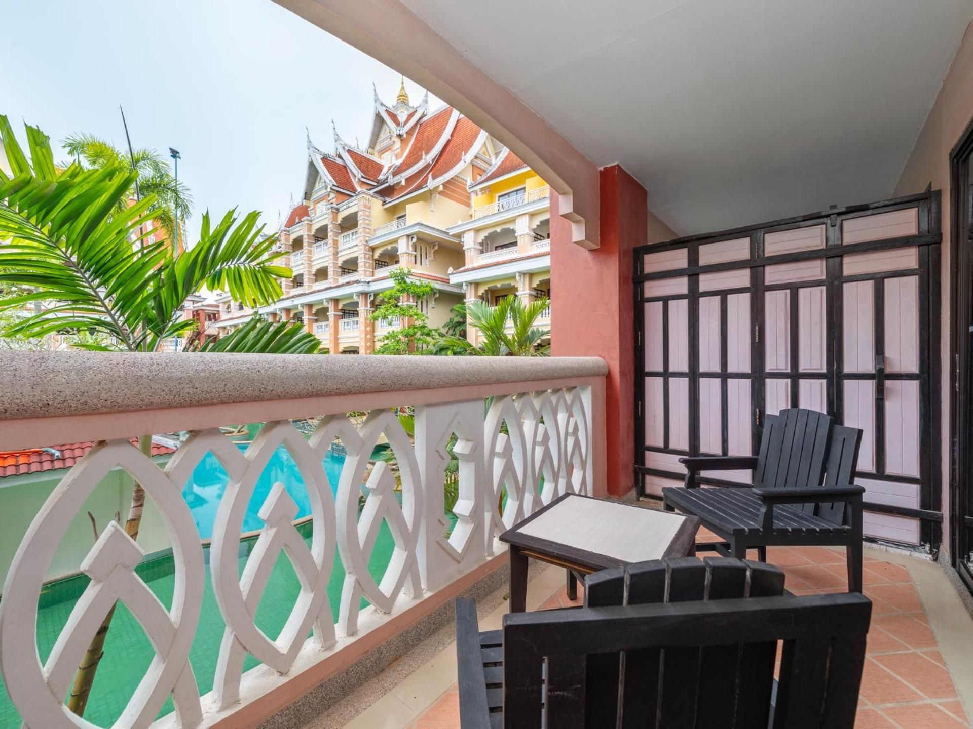 Suite Twin Bed With Pool View