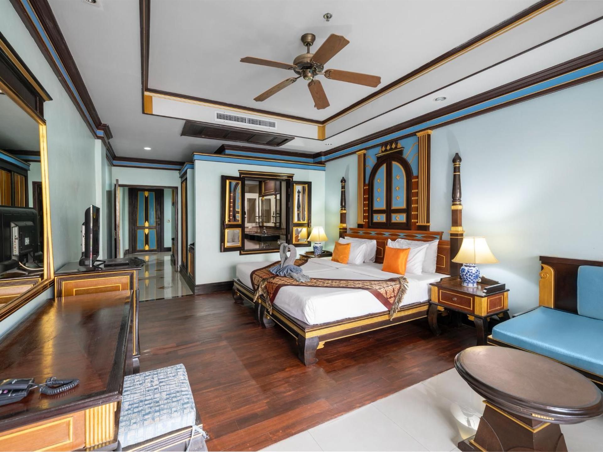 Suite Twin Bed With Pool View