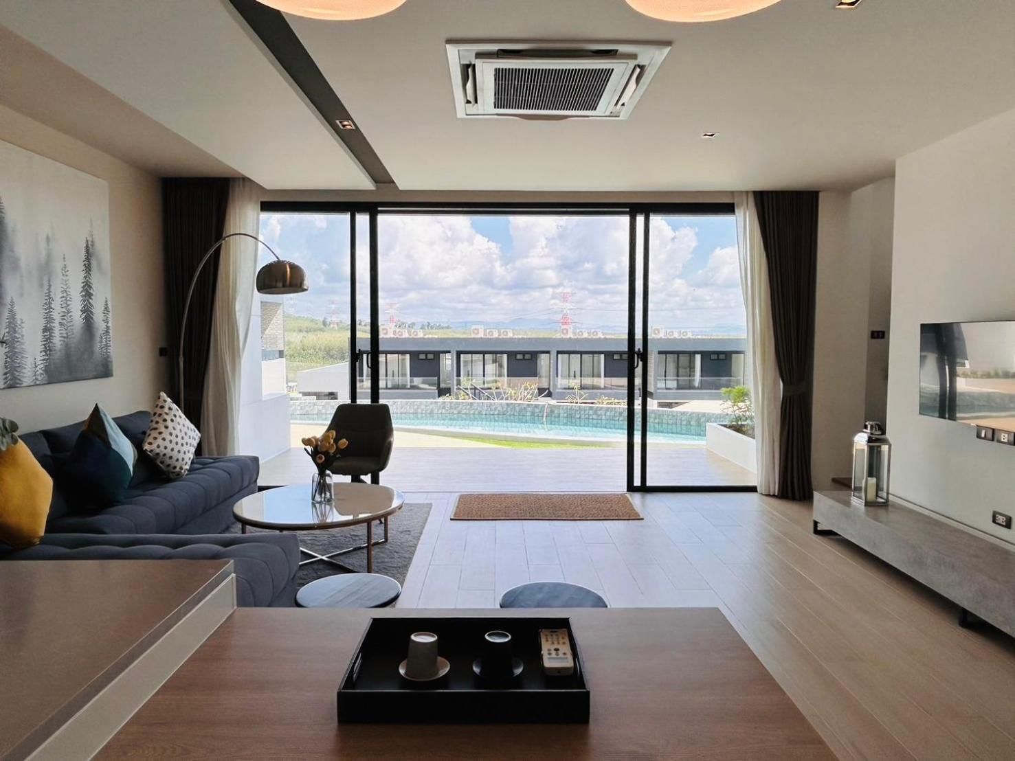 shared lounge/tv area