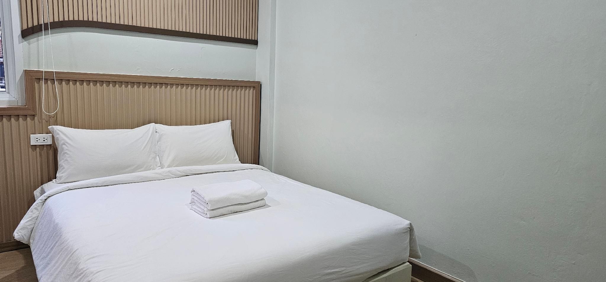 Lub Nai Hostel Standard Double Room 2