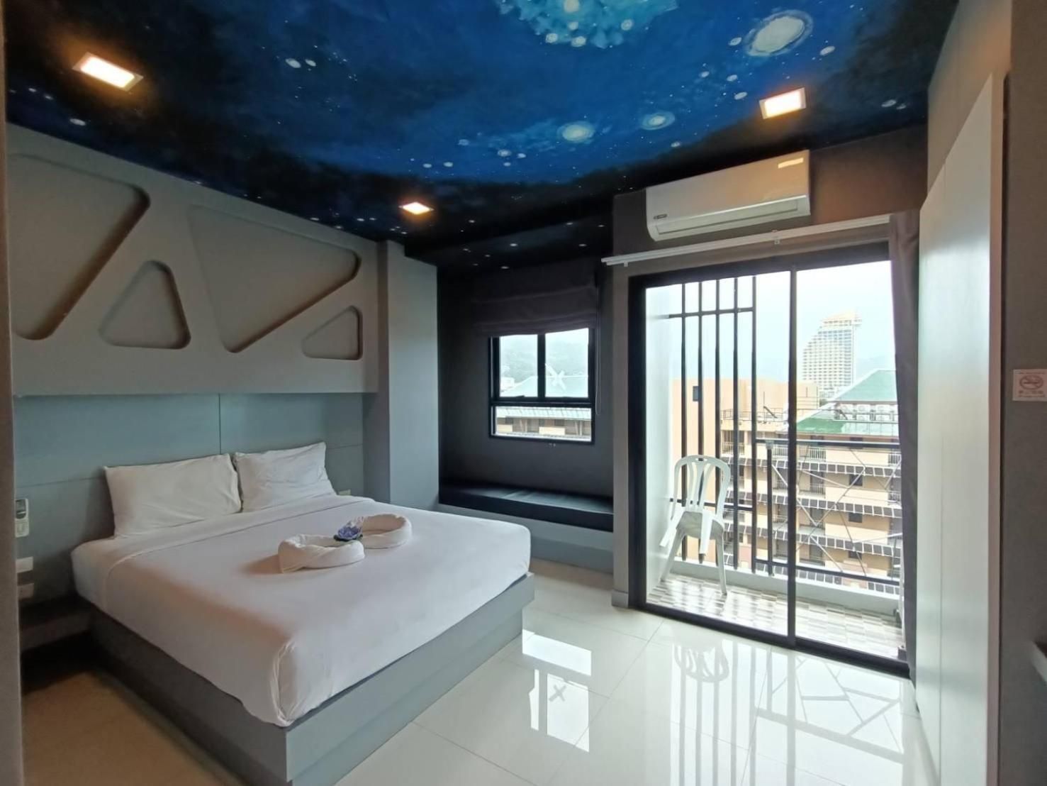 I AM O'TEL Patong Deluxe Double Room with Balcony